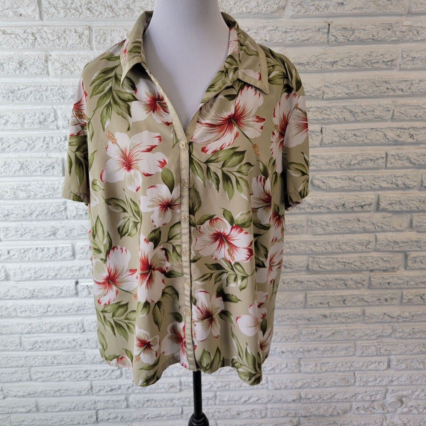 Judith Hart Womens Top 20W Short Sleeve Button Up Green Red Floral Lightweight
