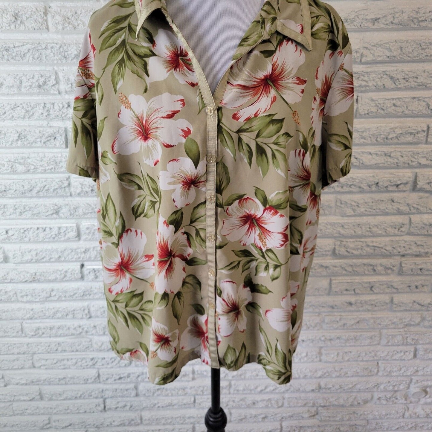 Judith Hart Womens Top 20W Short Sleeve Button Up Green Red Floral Lightweight