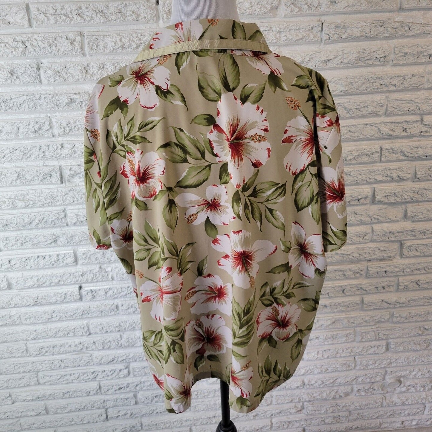 Judith Hart Womens Top 20W Short Sleeve Button Up Green Red Floral Lightweight