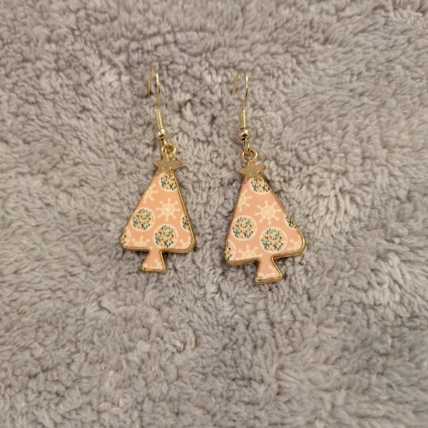 Christmas Trees #3 Womens Earrings One Pair Pink Hanging Gold Tone Holiday