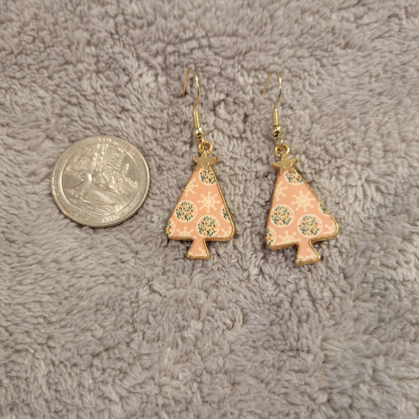 Christmas Trees #3 Womens Earrings One Pair Pink Hanging Gold Tone Holiday