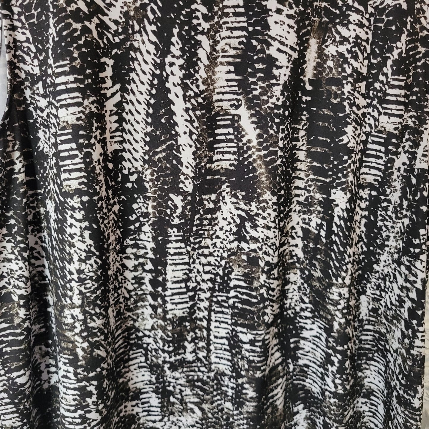 Faded Glory Womens Top XXL 20 Plus Sleeveless Chiffon Hem Black Animal Print