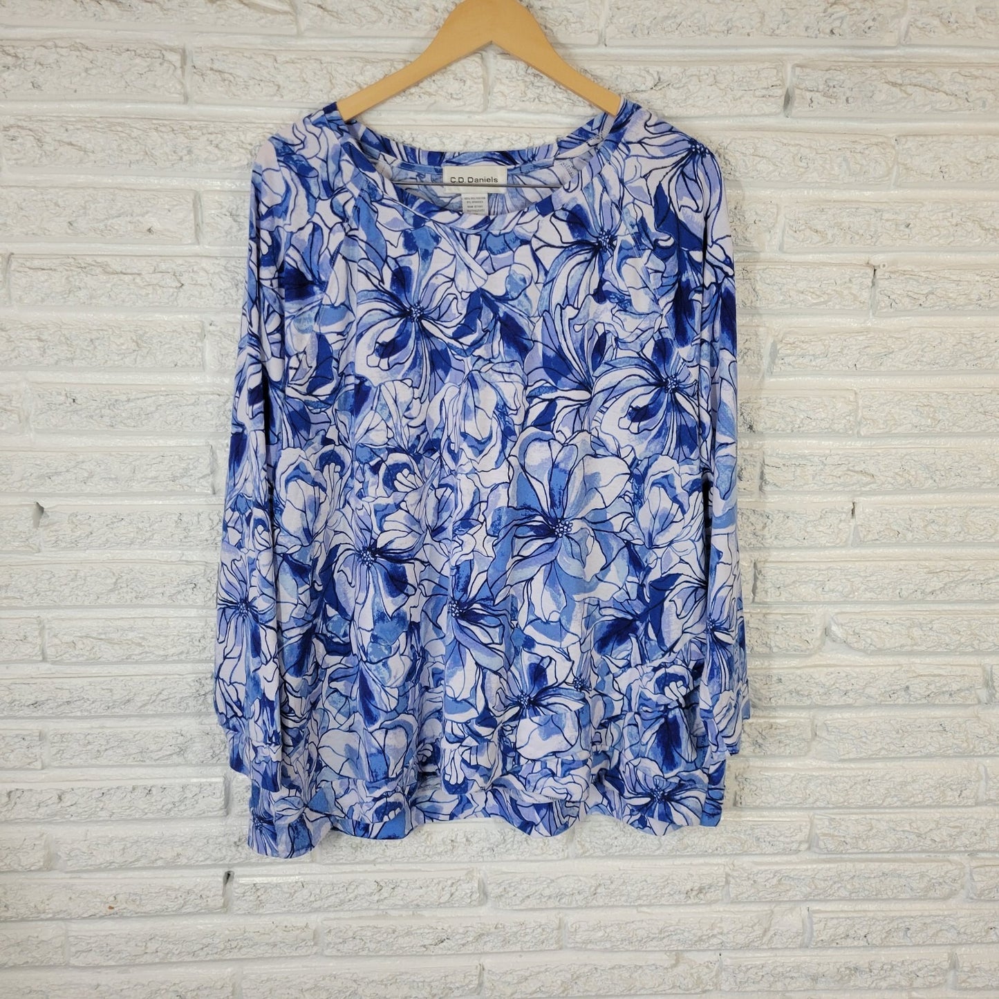 CD Daniels Womens Top 3X Plus Tunic Long Sleeve Blue Floral Poly Blend Casual