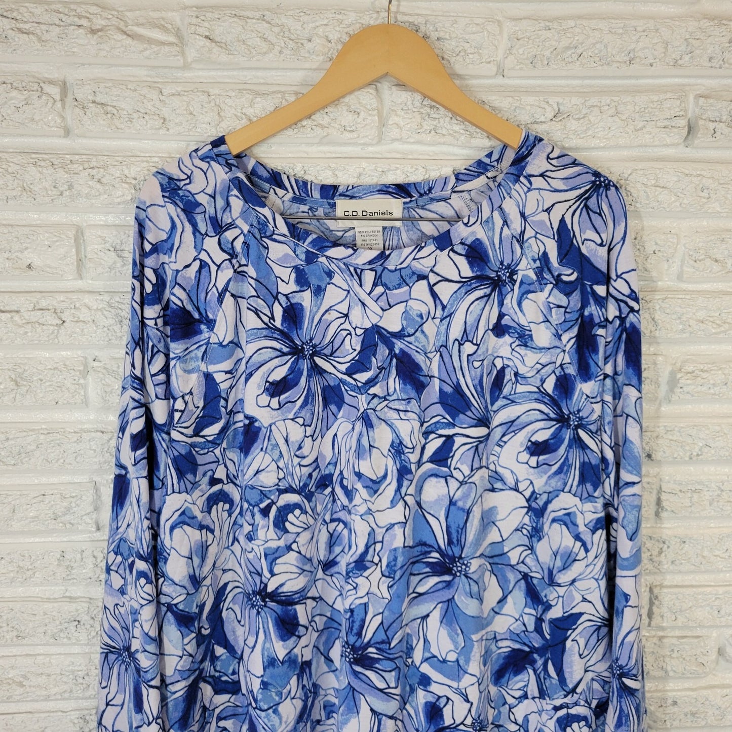 CD Daniels Womens Top 3X Plus Tunic Long Sleeve Blue Floral Poly Blend Casual
