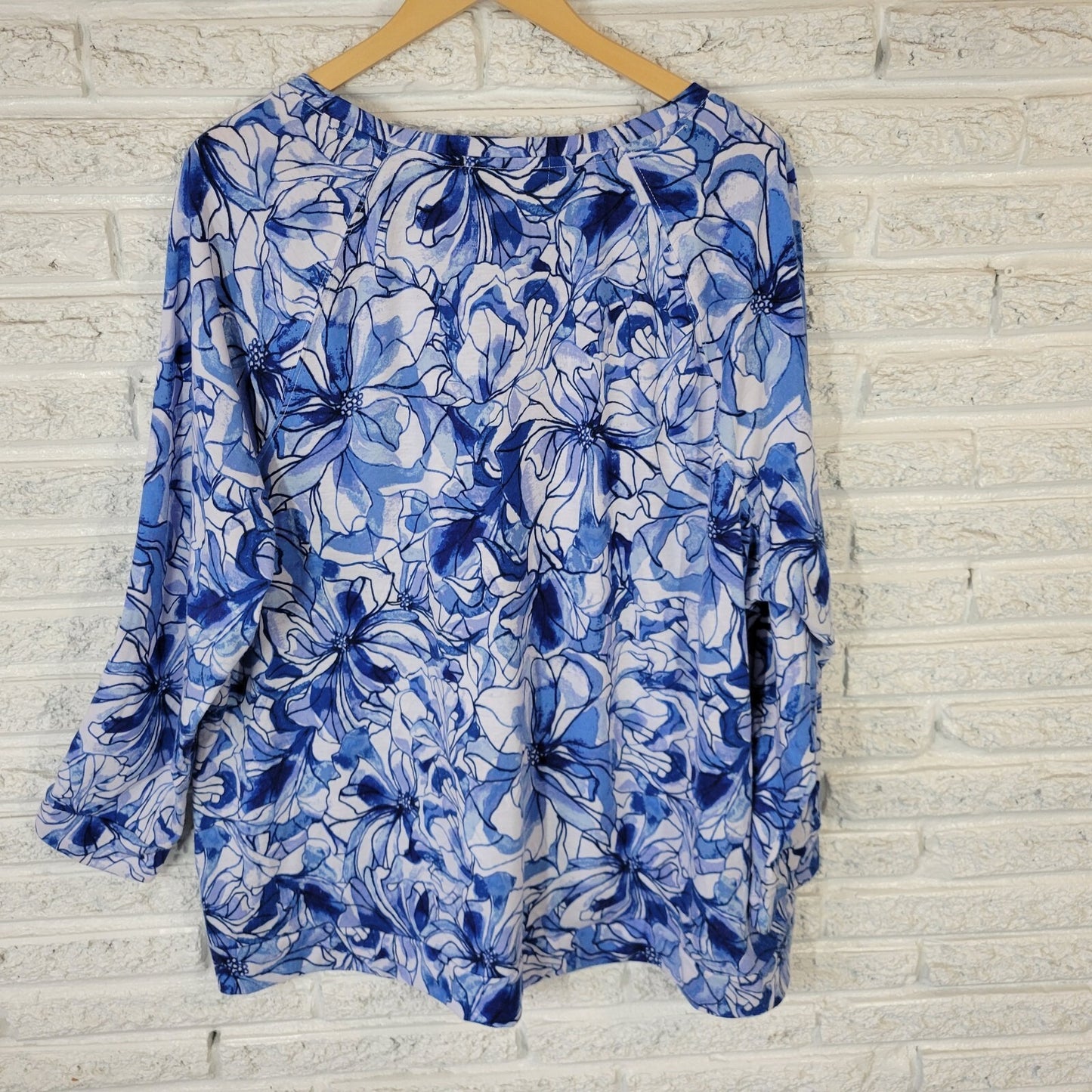 CD Daniels Womens Top 3X Plus Tunic Long Sleeve Blue Floral Poly Blend Casual