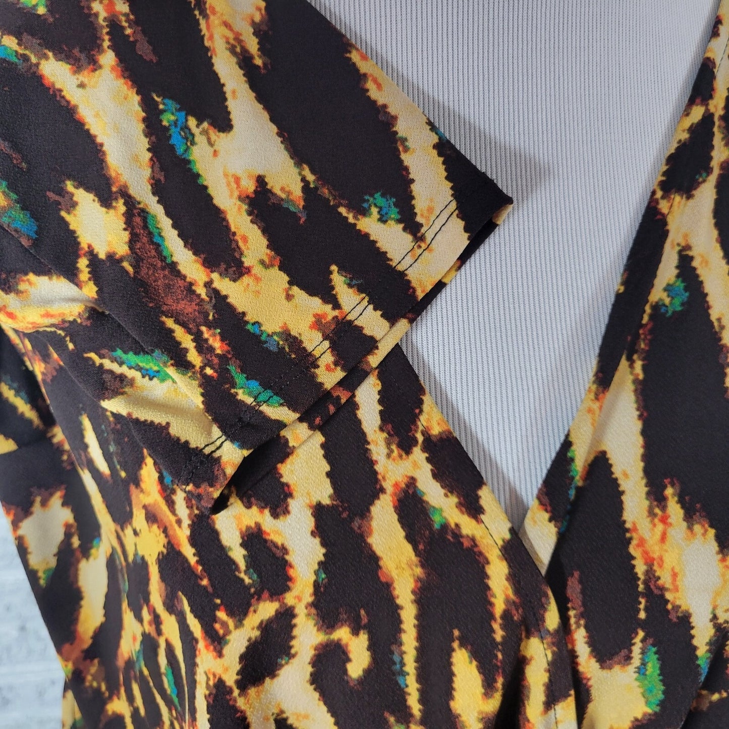 Bold Elements Womens Top Extra Large Long Sleeve Brown Yellow Animal Print