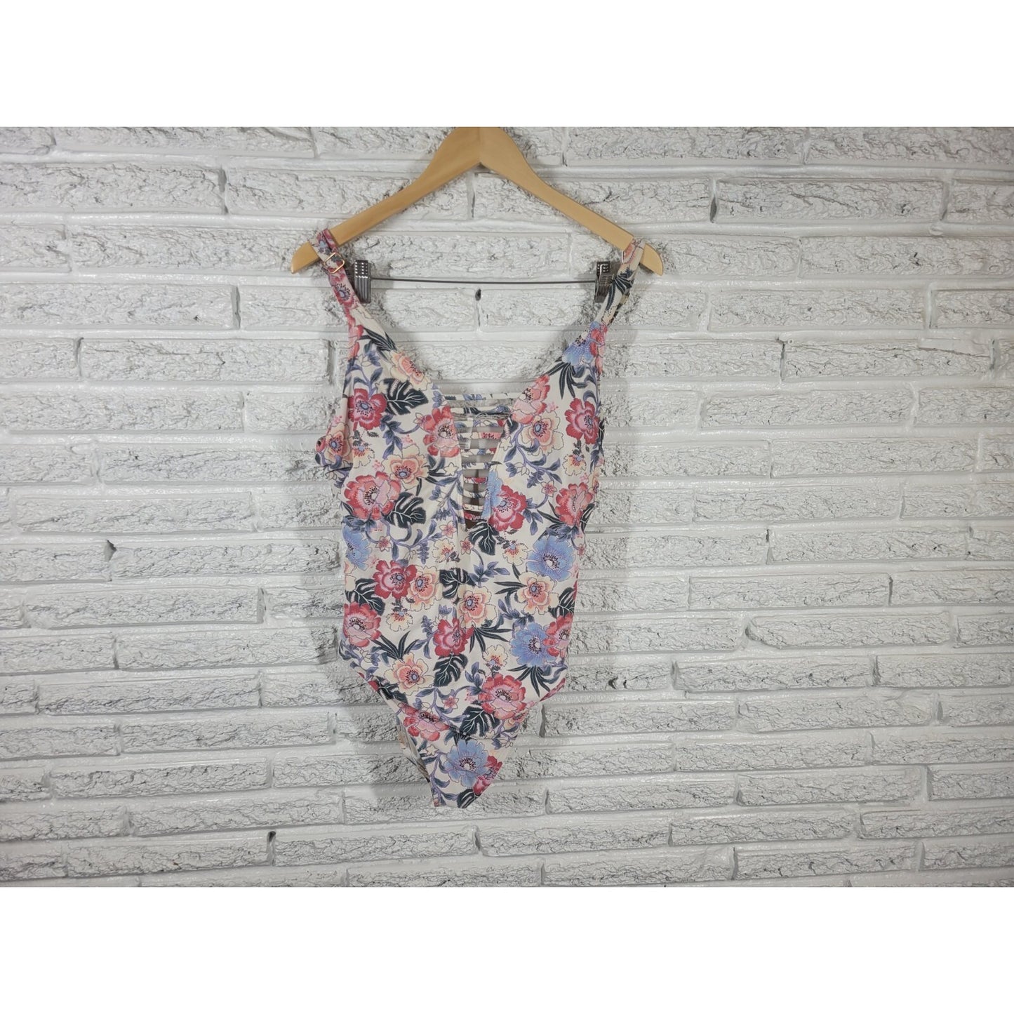 Time Tru Womens Swimsuit 1X Plus One Piece Blue Floral Bra Lined Lattice Plunge