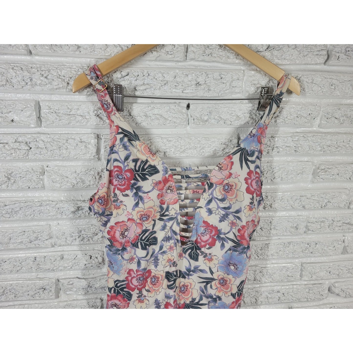 Time Tru Womens Swimsuit 1X Plus One Piece Blue Floral Bra Lined Lattice Plunge