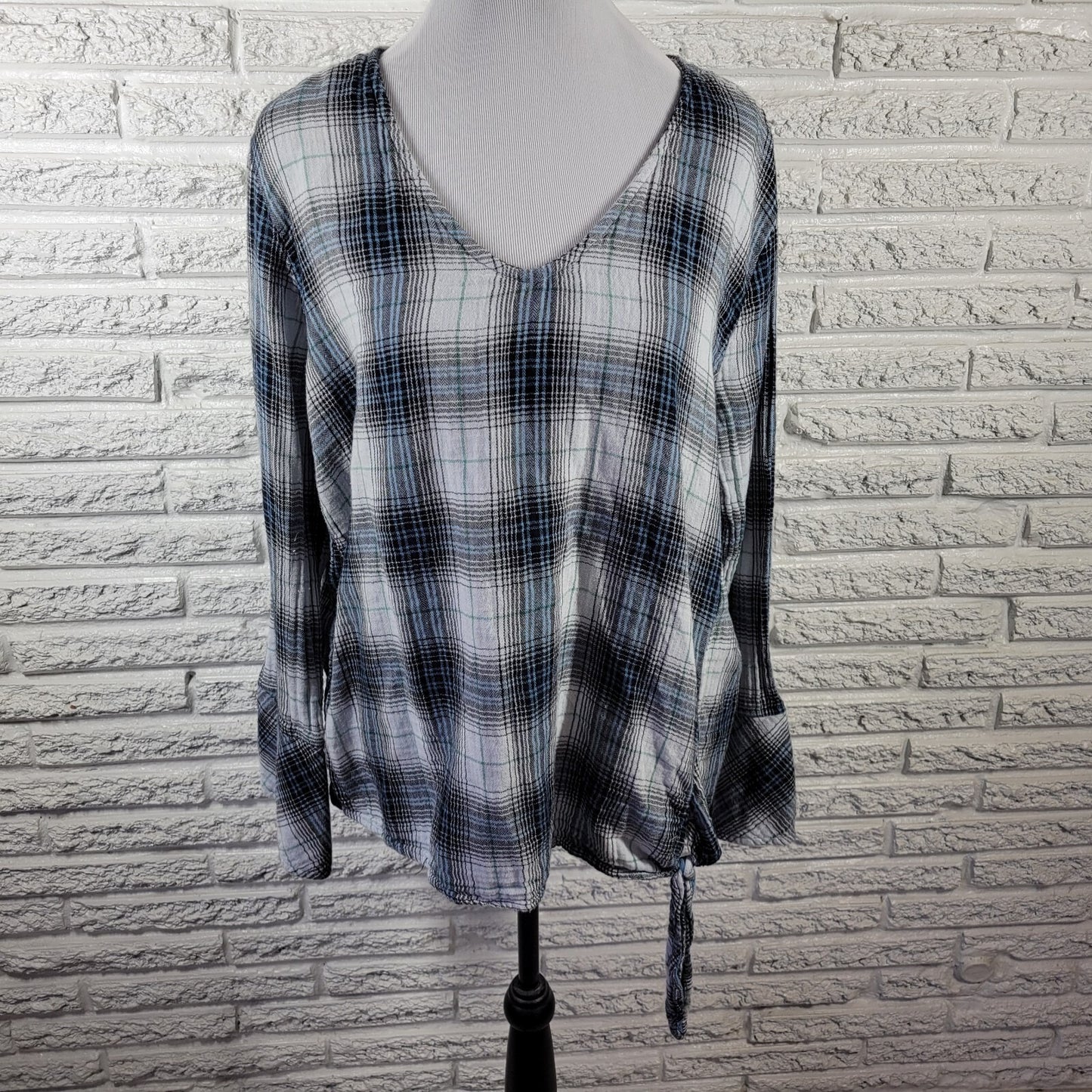 Time Tru Women Top XXL 20 Plus Long Sleeve Gray Blue Plaid Scoop Neck Tied Hem