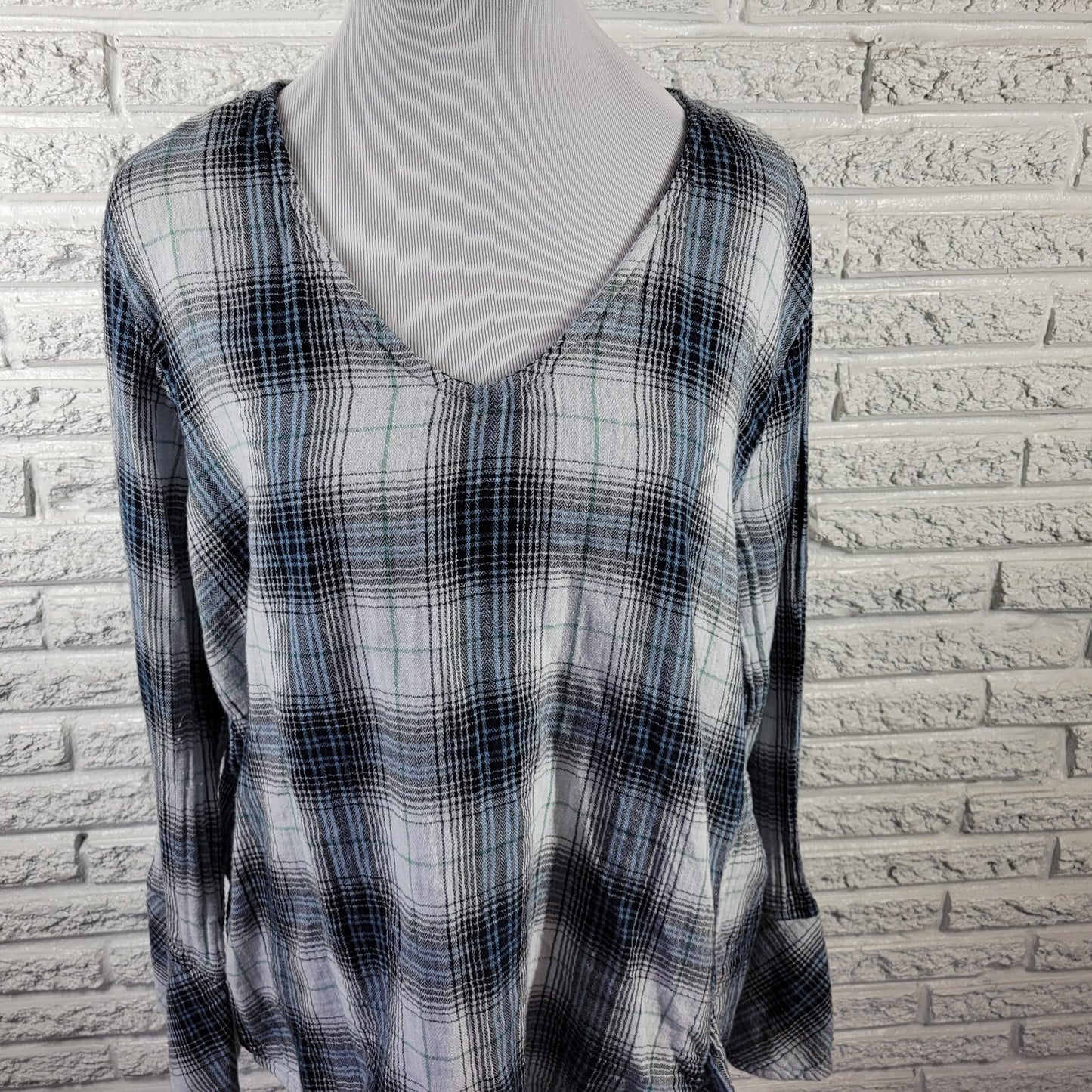 Time Tru Women Top XXL 20 Plus Long Sleeve Gray Blue Plaid Scoop Neck Tied Hem