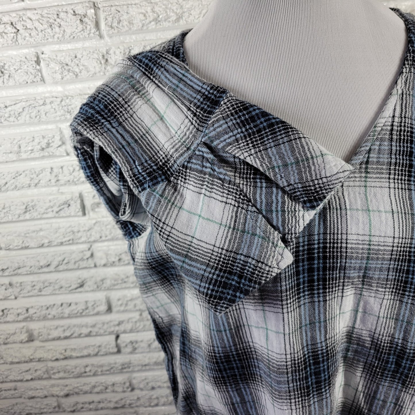 Time Tru Women Top XXL 20 Plus Long Sleeve Gray Blue Plaid Scoop Neck Tied Hem