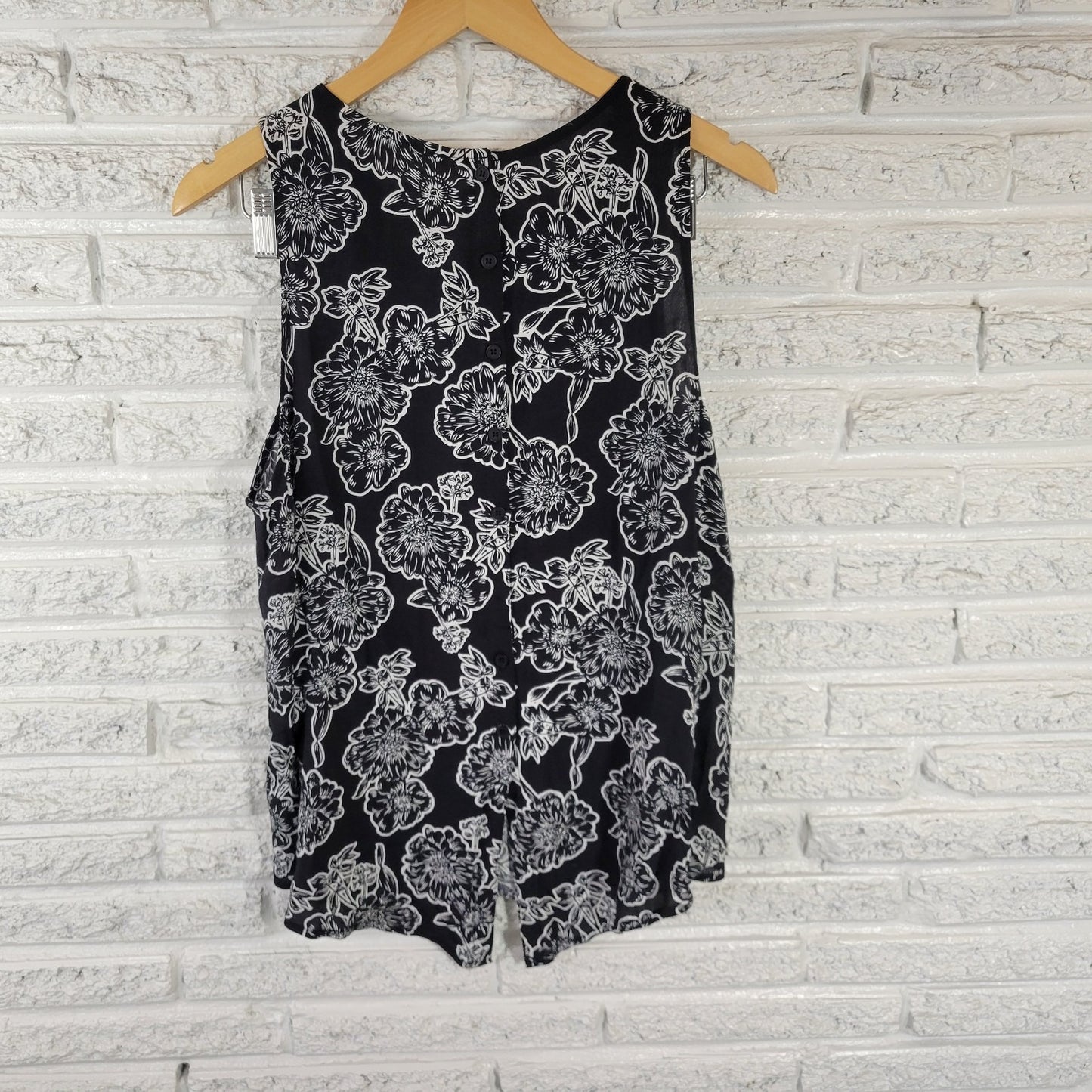 Monday Fun Women's 1X Black White Floral Sleeveless Swing Top Split Back FLO315E