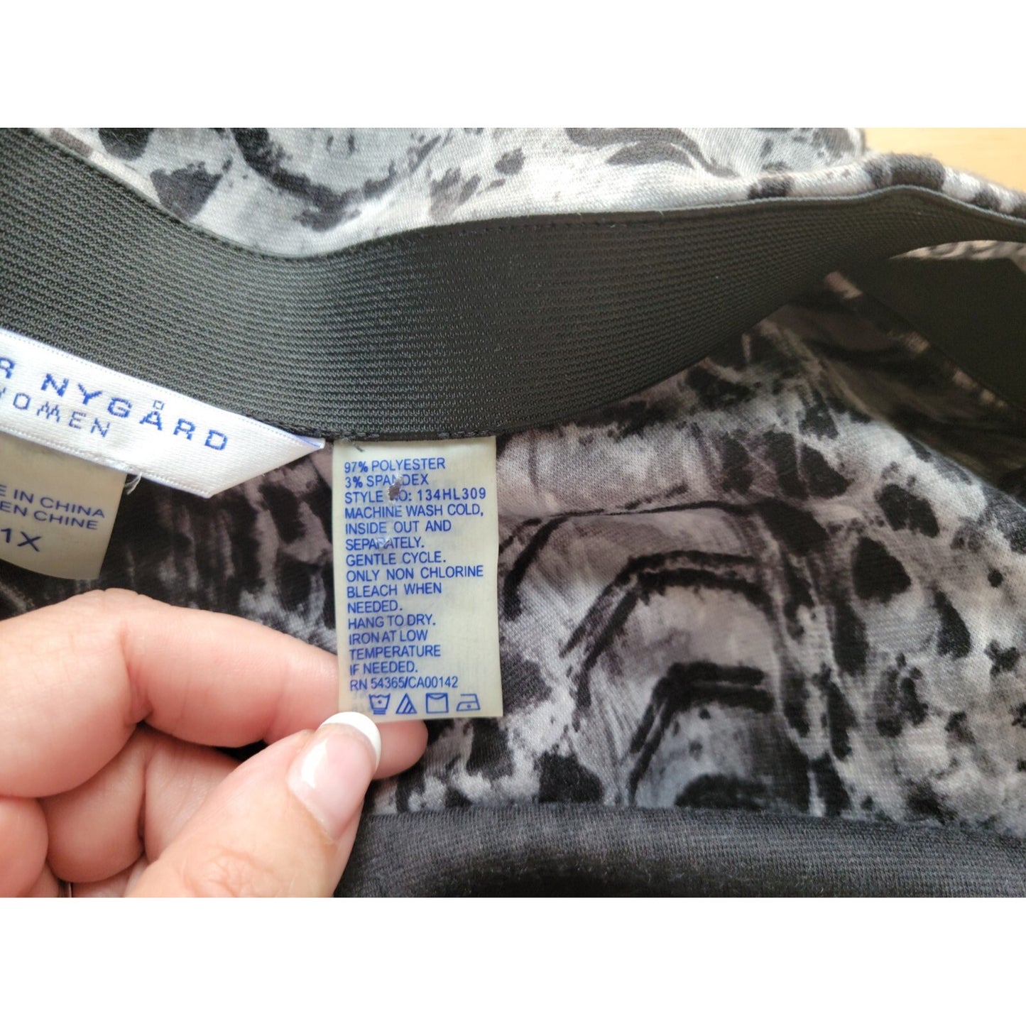 Peter Nygard Womens Skirt 1X Plus Pencil Black Gray Animal Print Comfort Waist