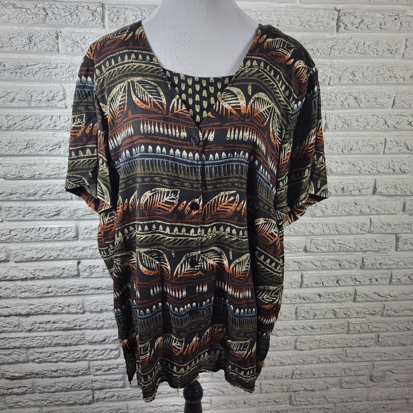 Sag Harbor Women's 2X Plus Black Geometric Button Up Top Short Sleeve Round Neck
