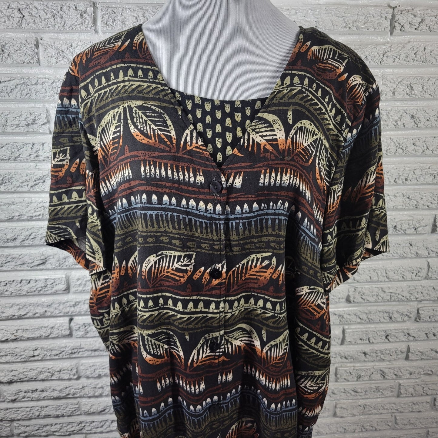 Sag Harbor Women's 2X Plus Black Geometric Button Up Top Short Sleeve Round Neck