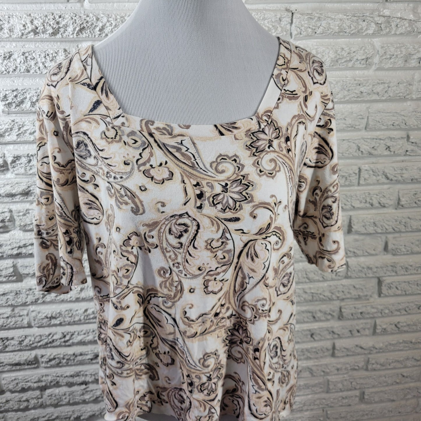 Croft Barrow Womens Top Extra Large Tee Short Sleeve Tan Paisley Lightweight