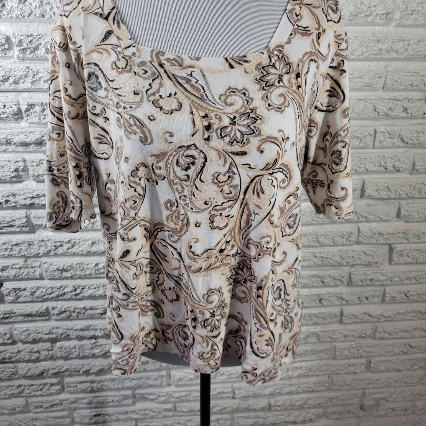 Croft Barrow Womens Top Extra Large Tee Short Sleeve Tan Paisley Lightweight