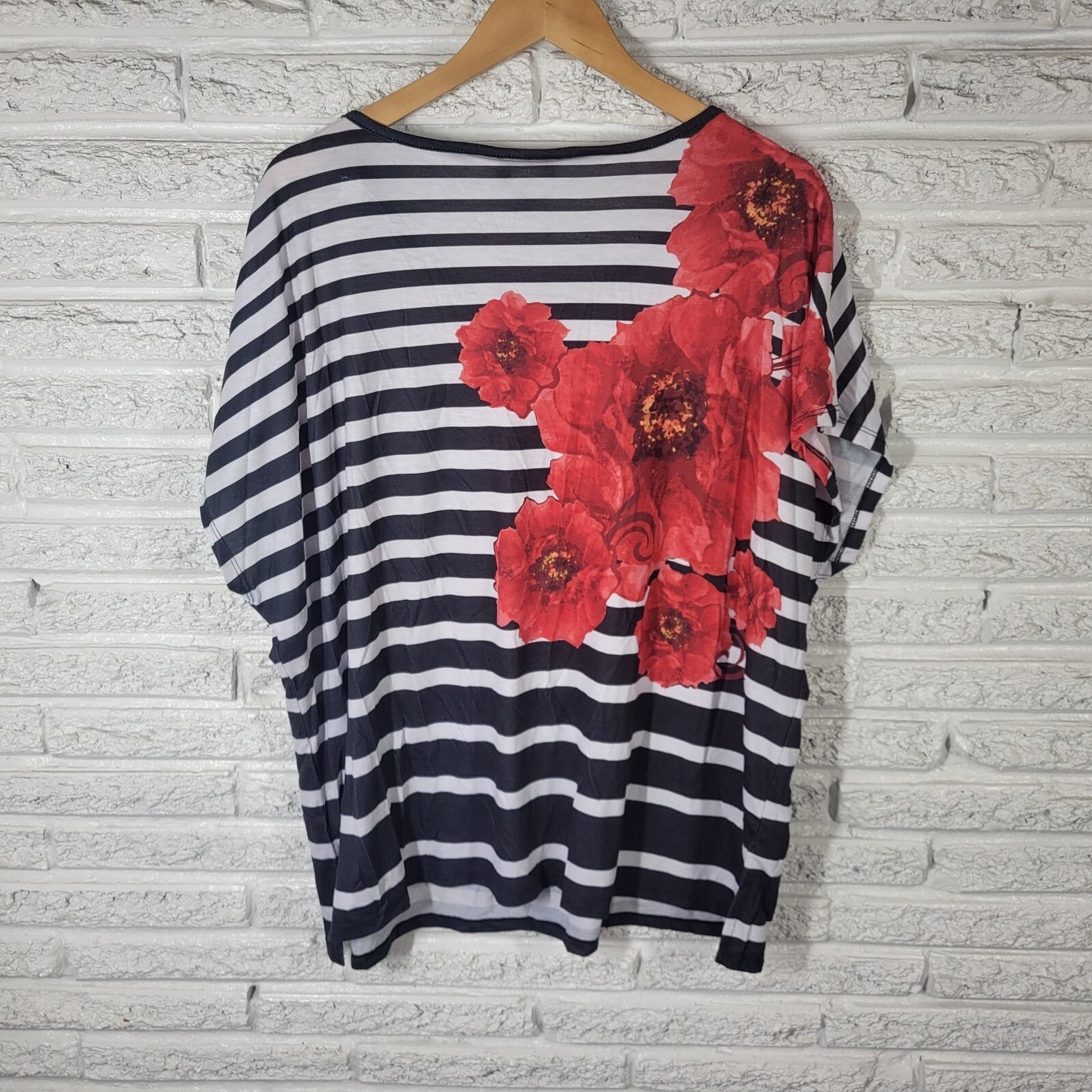 CD Daniels Womens Top 3X Plus Sleeveless Lightweight Red Black Floral Stripe