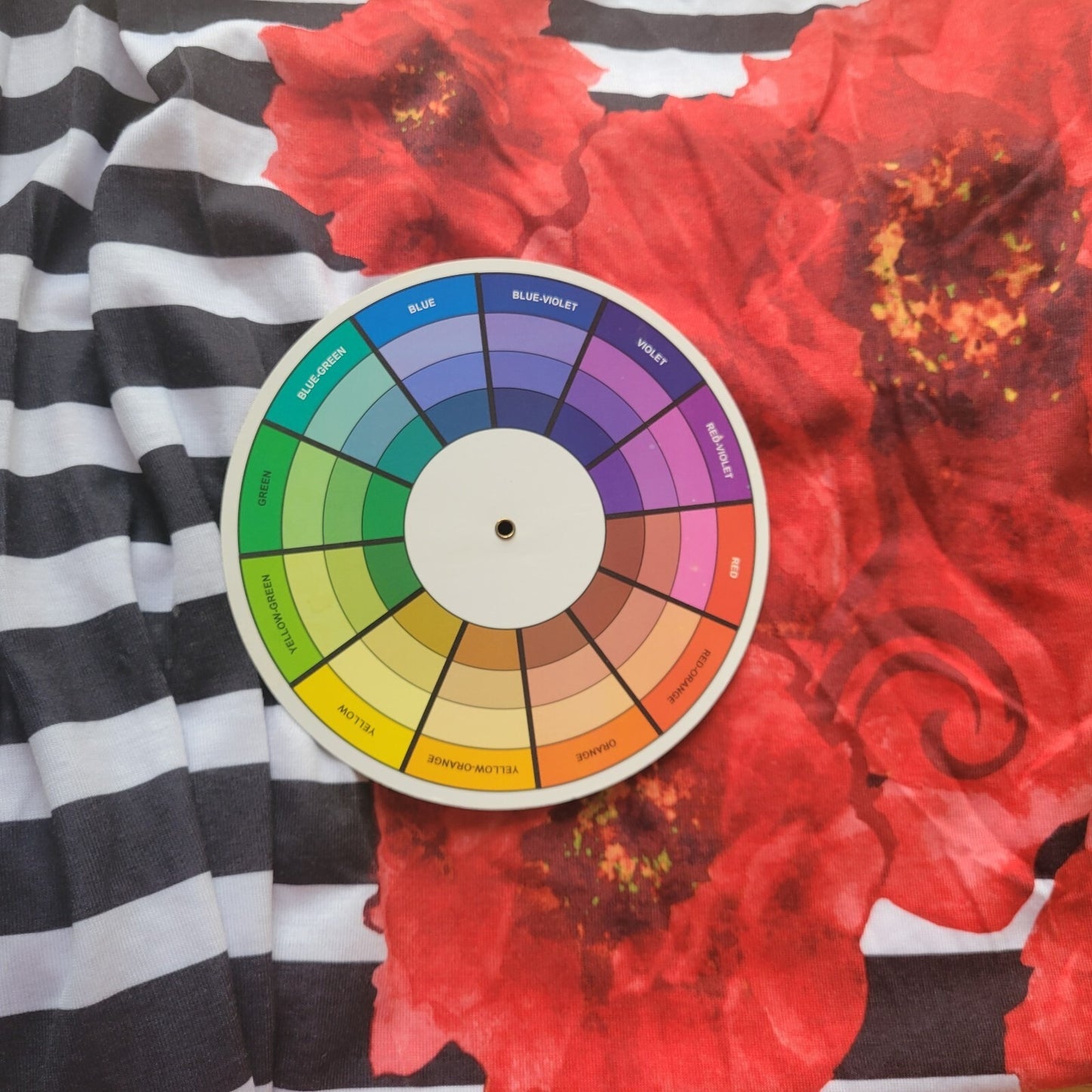 CD Daniels Womens Top 3X Plus Sleeveless Lightweight Red Black Floral Stripe