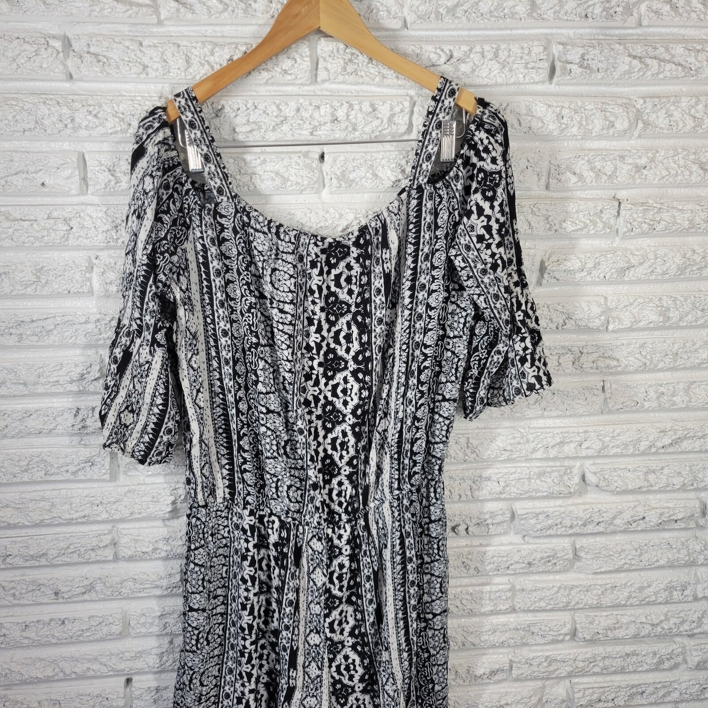 Apt 9 Women's XL Black White Geometric 3/4 Sleeve Romper Jumpsuit Viscose