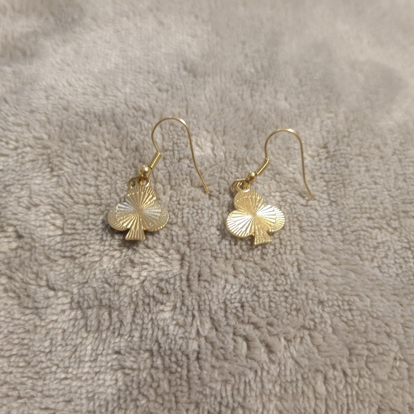 Clubs Poker Suit Casino Earrings Hanging Dangle Novelty Fish Hook