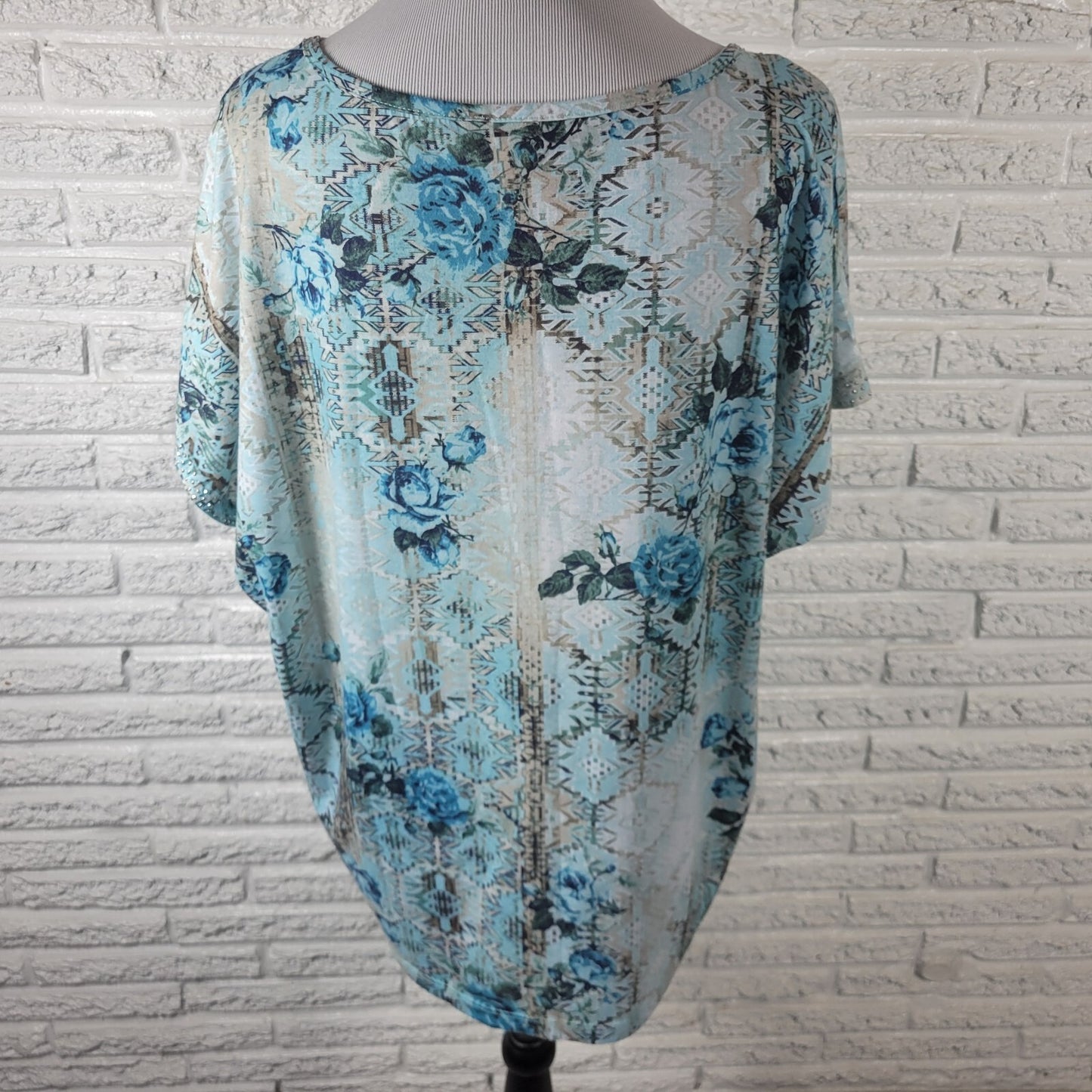 Gloria Vanderbilt Womens Top 1X Tee Short Sleeve Blue Roses Poly Blend Studded