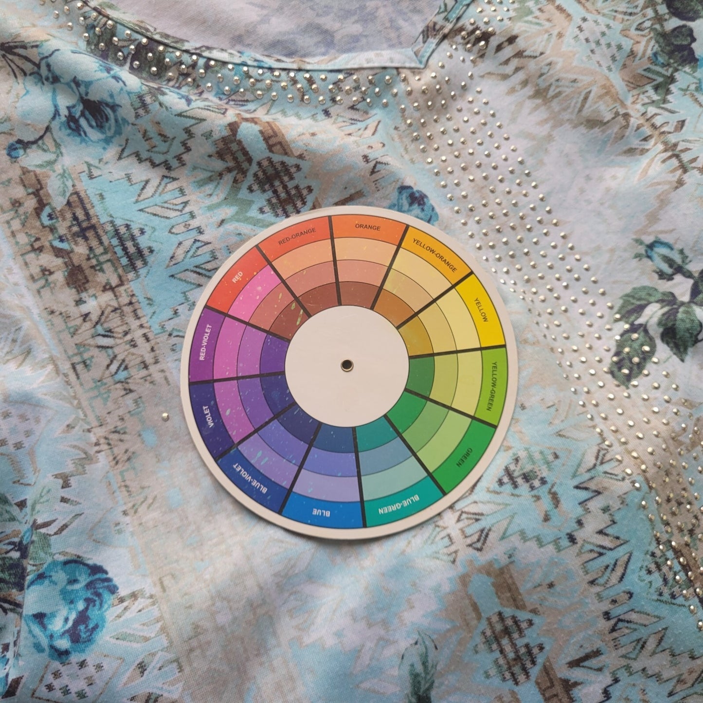 Gloria Vanderbilt Womens Top 1X Tee Short Sleeve Blue Roses Poly Blend Studded