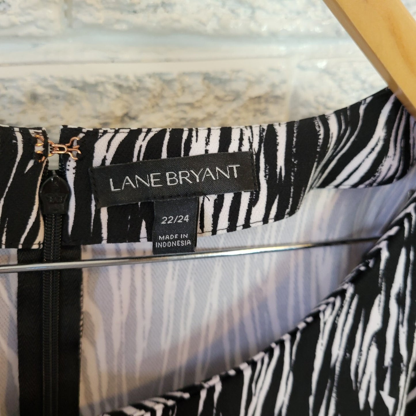 Lane Bryant Womens Top 22 24 Plus Zip Back Zebra Black Animal Print Poly Blend