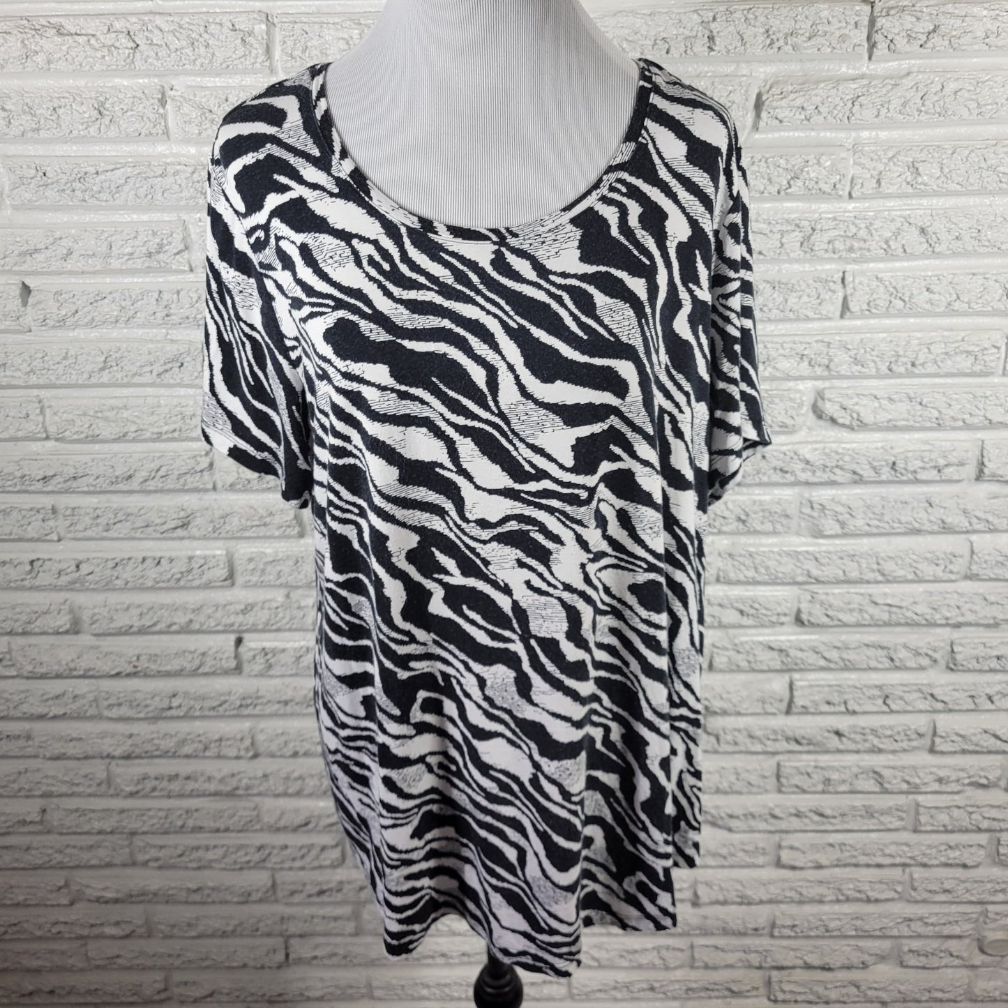 JM Collection 1X T-Shirt Tunic Women Plus Size Black Animal Print Rayon Stretch
