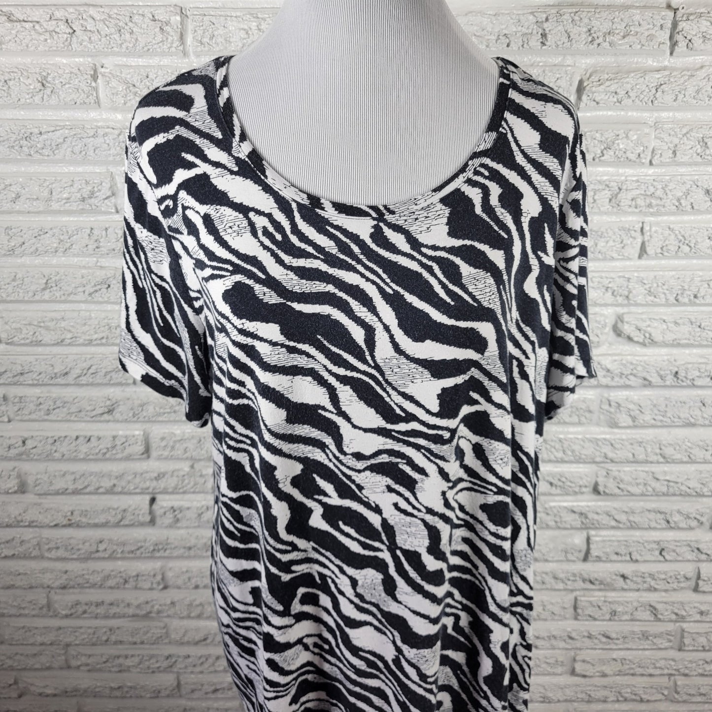 JM Collection 1X T-Shirt Tunic Women Plus Size Black Animal Print Rayon Stretch