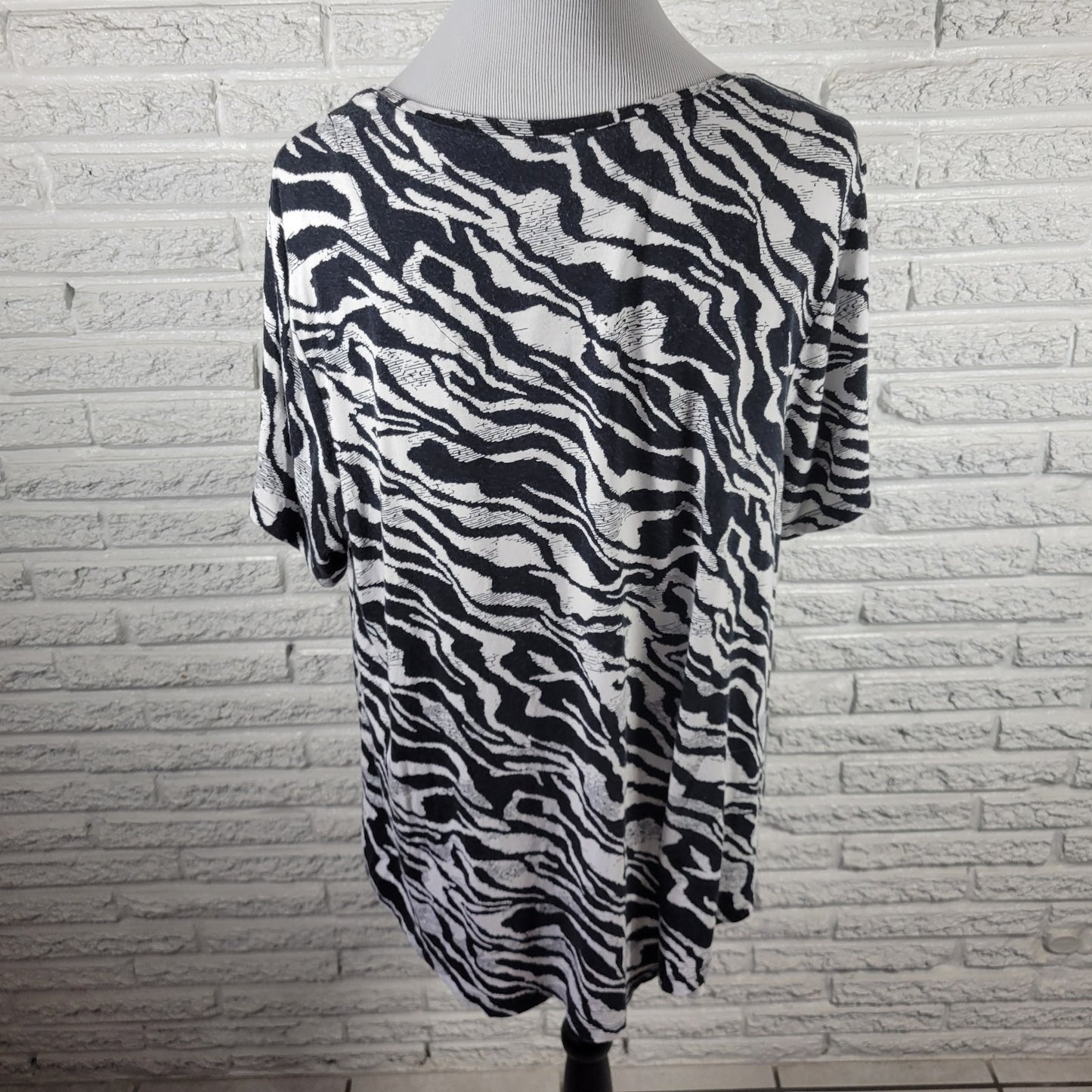 JM Collection 1X T-Shirt Tunic Women Plus Size Black Animal Print Rayon Stretch