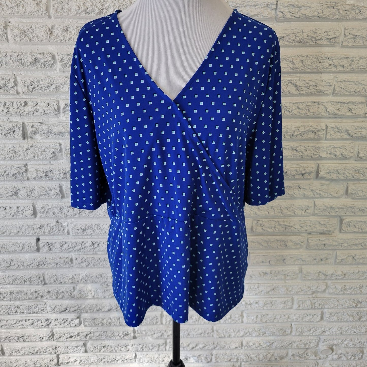 Liz Claiborne Women's XL Blouse Top Blue Geometric Tiny Square Stretch V-Neck