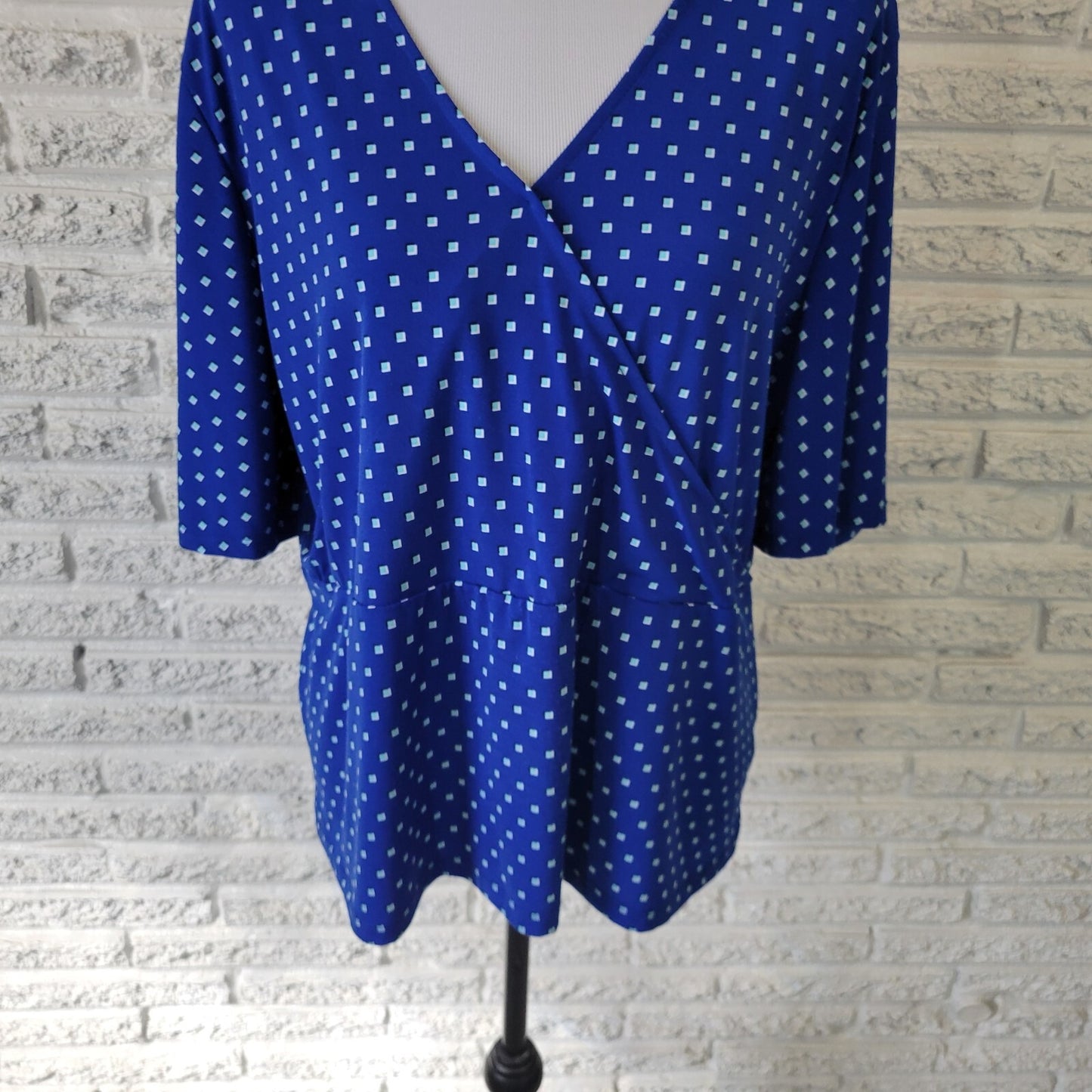 Liz Claiborne Women's XL Blouse Top Blue Geometric Tiny Square Stretch V-Neck
