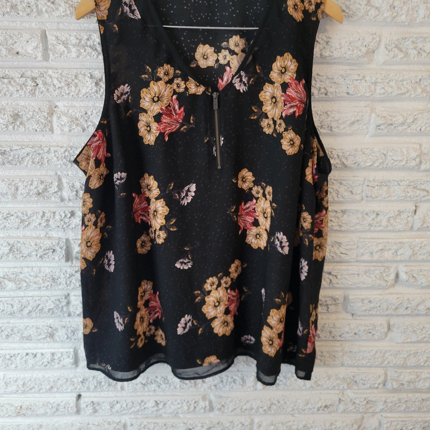 Maurices Womens Top 0 0X Plus Sleeveless Flowy Black Floral Sheer Lightweight