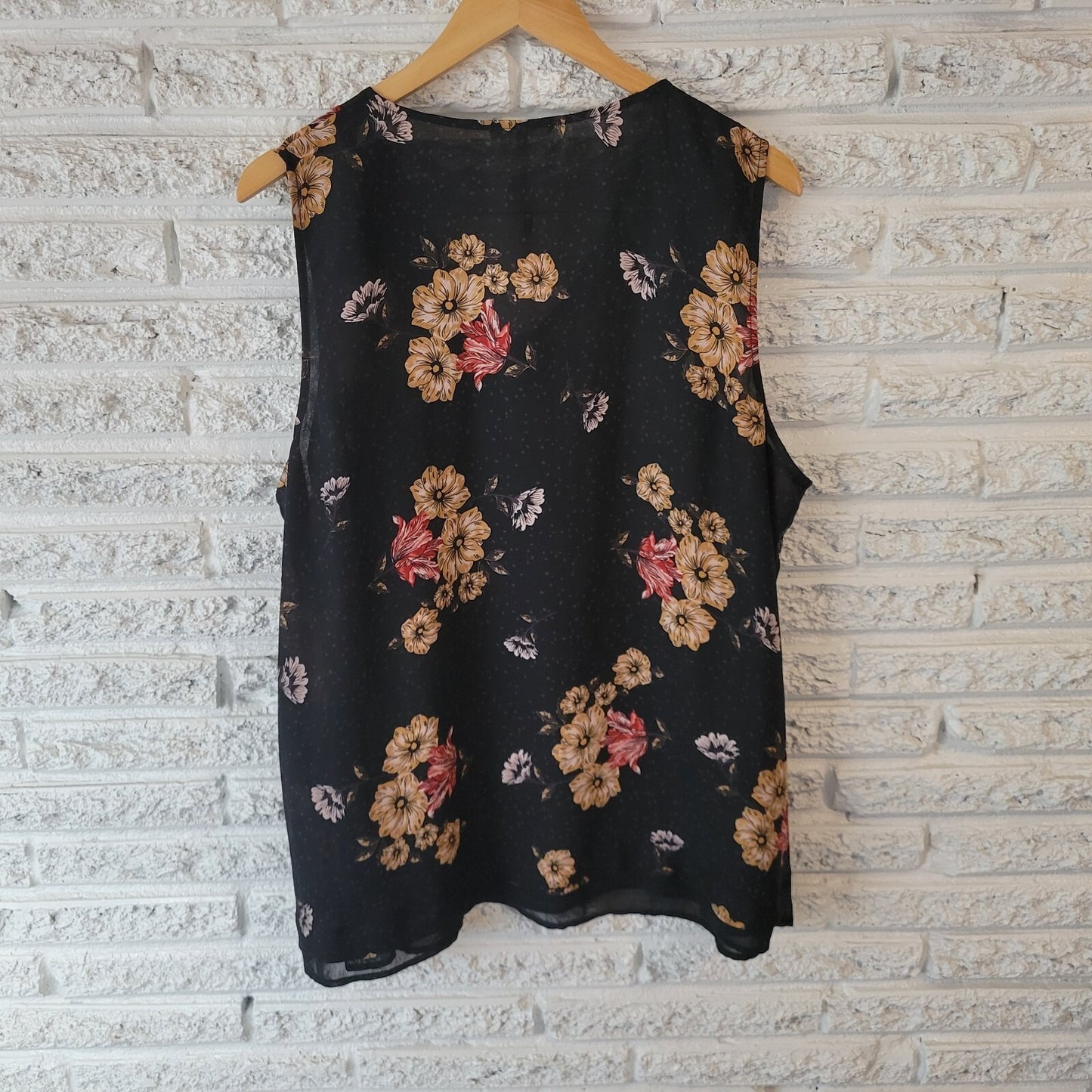 Maurices Womens Top 0 0X Plus Sleeveless Flowy Black Floral Sheer Lightweight