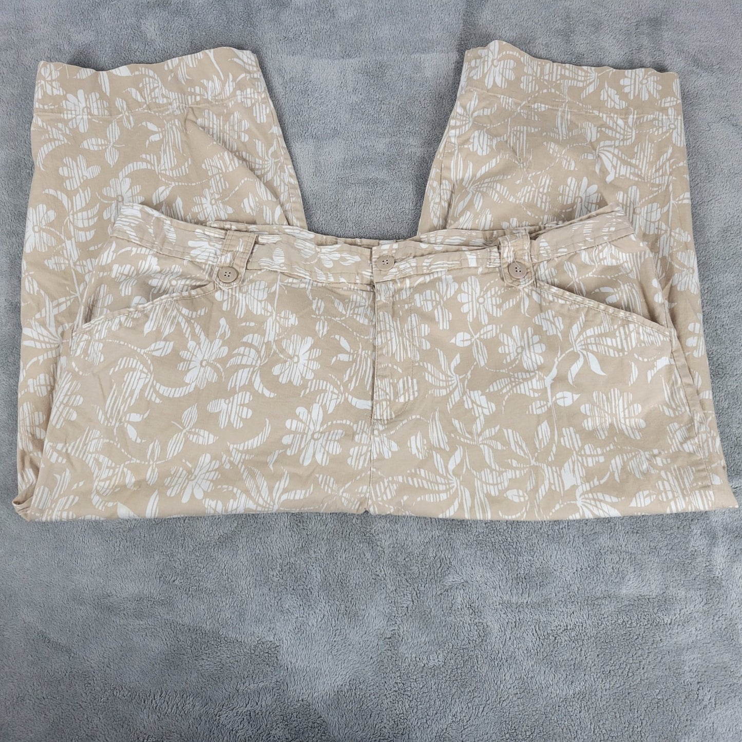 White Stag Women Pants 22W Plus Capri Beige White Floral Casual Comfort Zip Fly