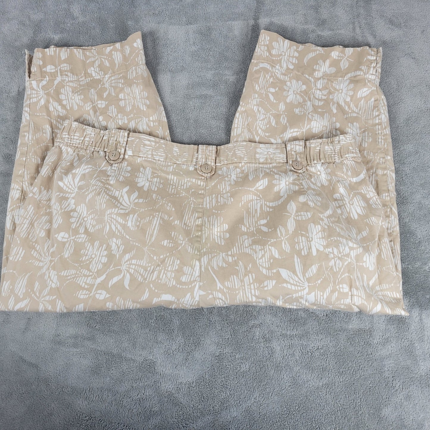 White Stag Women Pants 22W Plus Capri Beige White Floral Casual Comfort Zip Fly