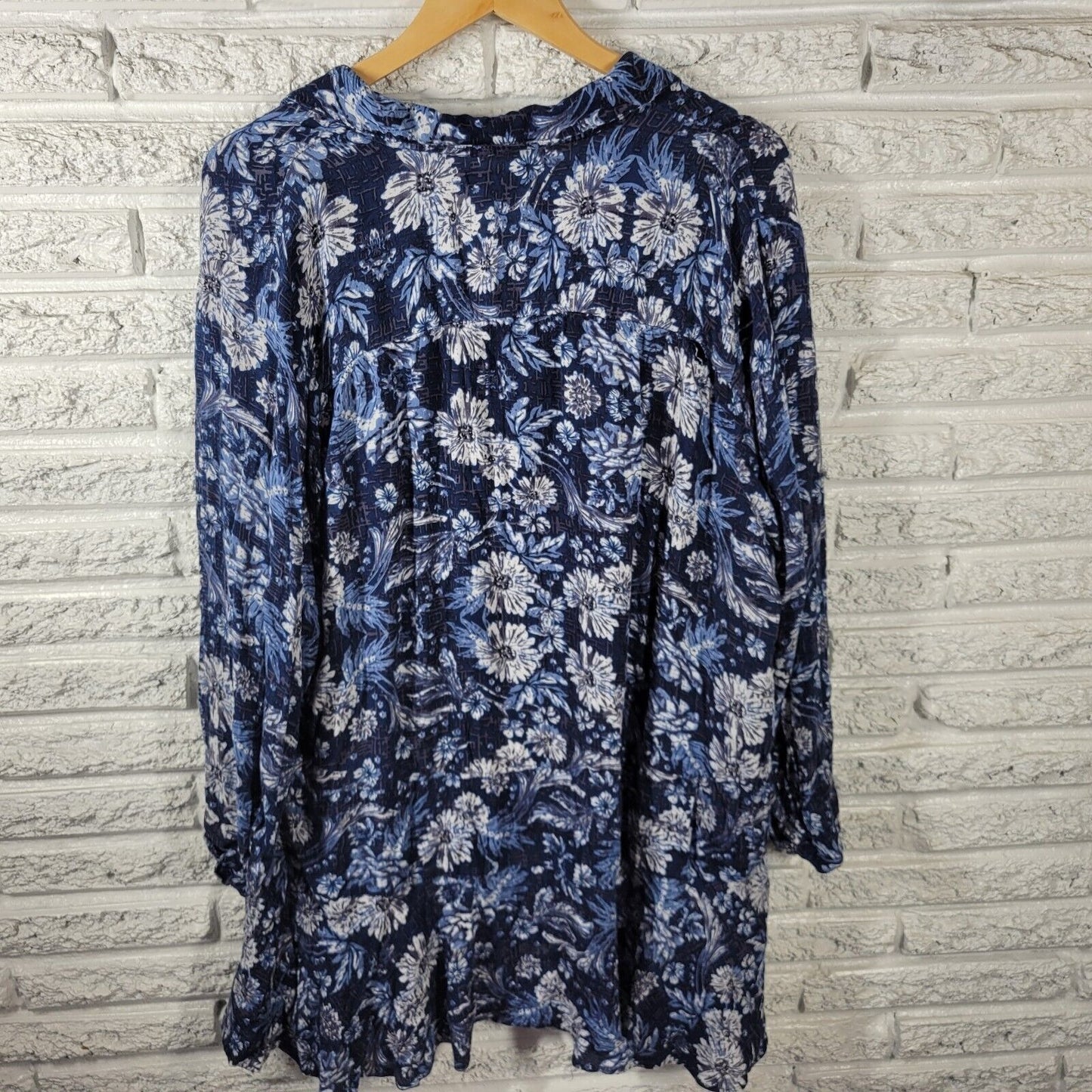 Chelsea Theodore Women Top 3X Long Sleeve Blue Button Up Lightweight Sheer Rayon
