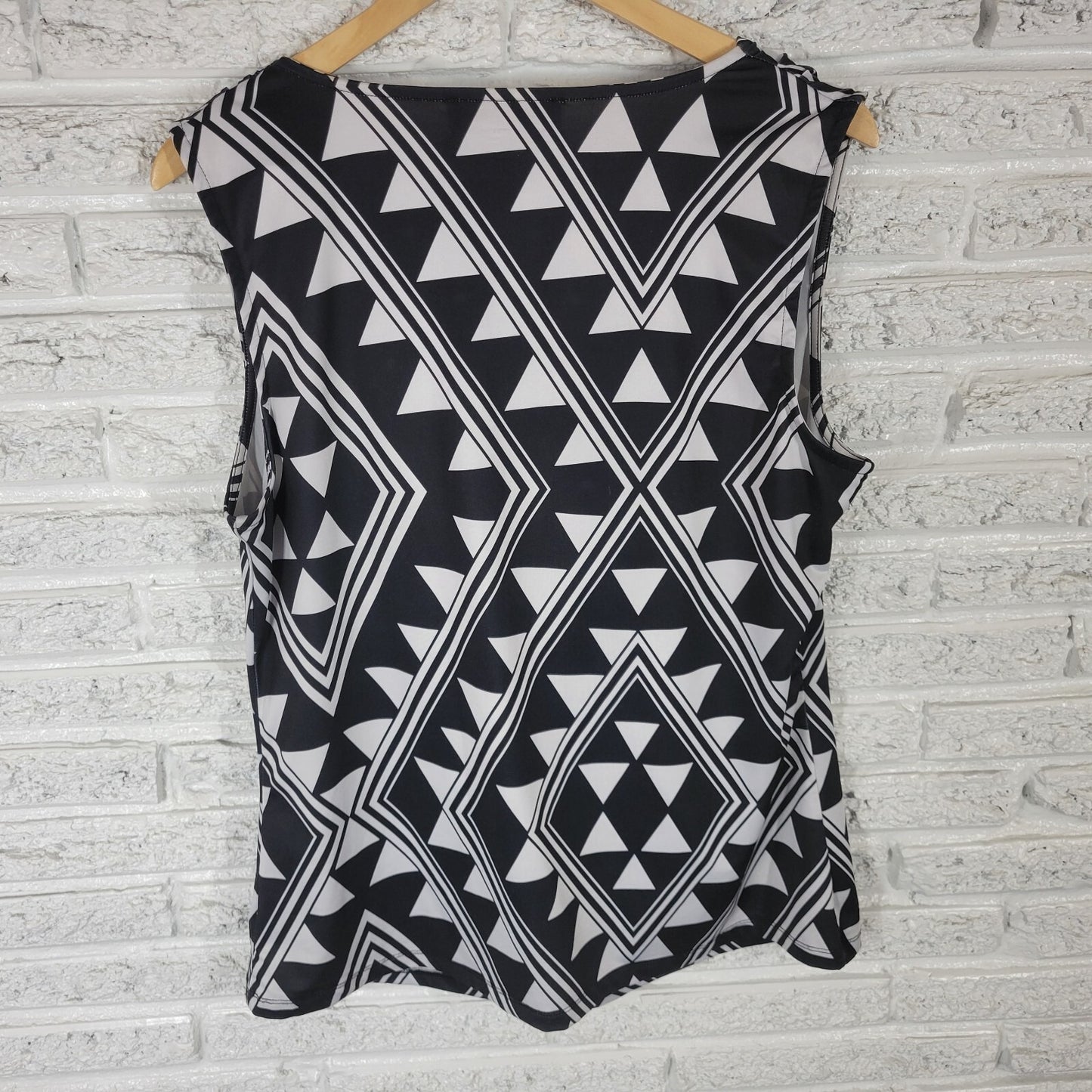 Larry Levine Women's XL Top Blouse Black Geometric Stretch Sleeveless V-Neck