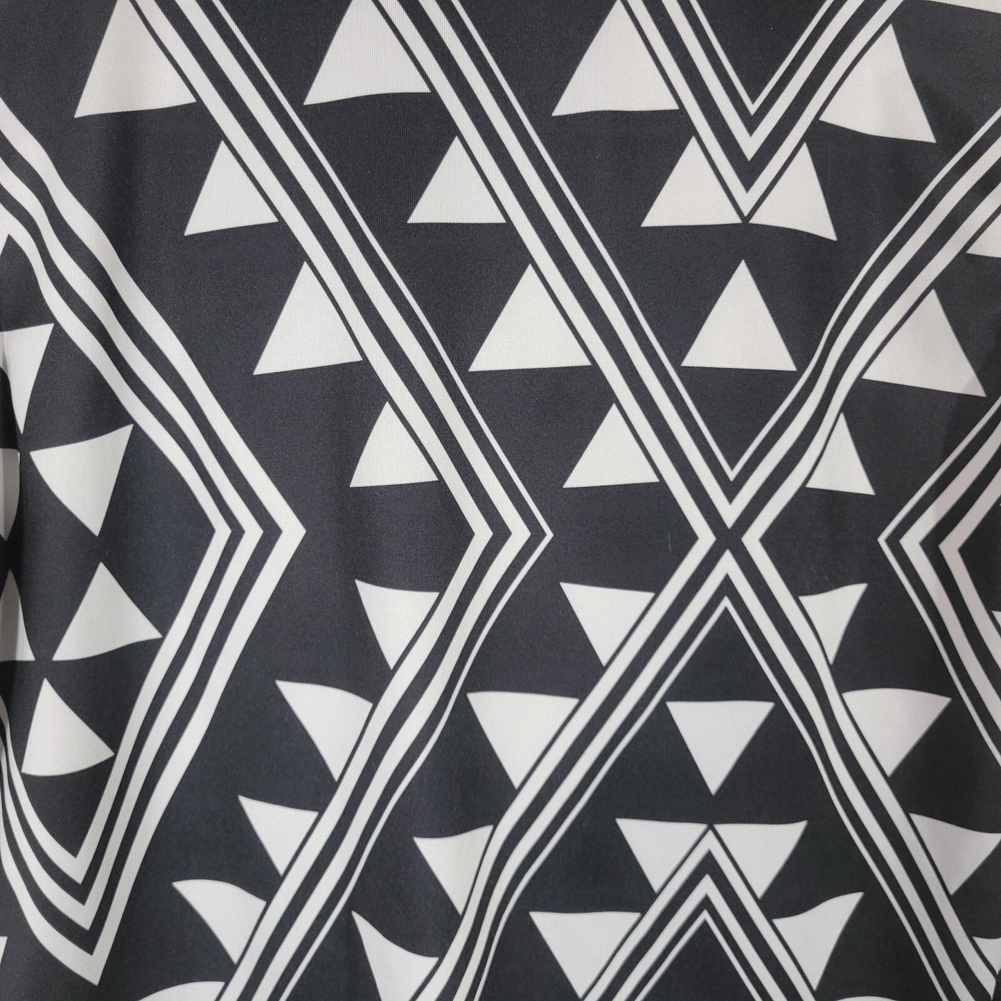 Larry Levine Women's XL Top Blouse Black Geometric Stretch Sleeveless V-Neck
