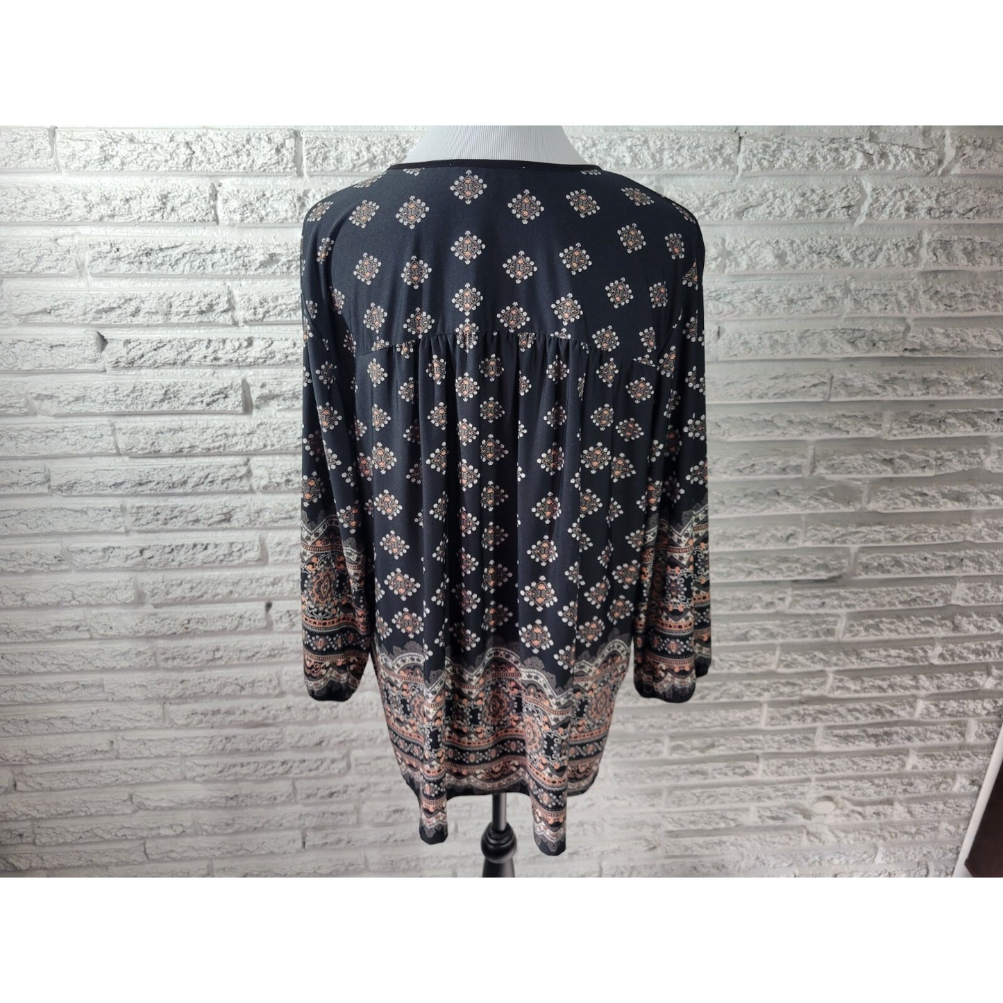 Carol Rose Women's Plus Size 2X Tunic Top Black Geometric V-Neck 3/4 Sleeve