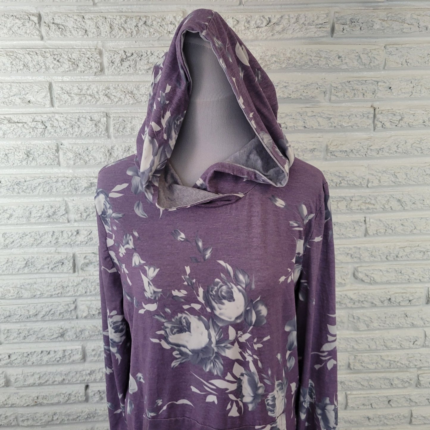 Womens Top Extra Large XL Tee Hoodie Lavender Floral Pockets Poly Blend Casual