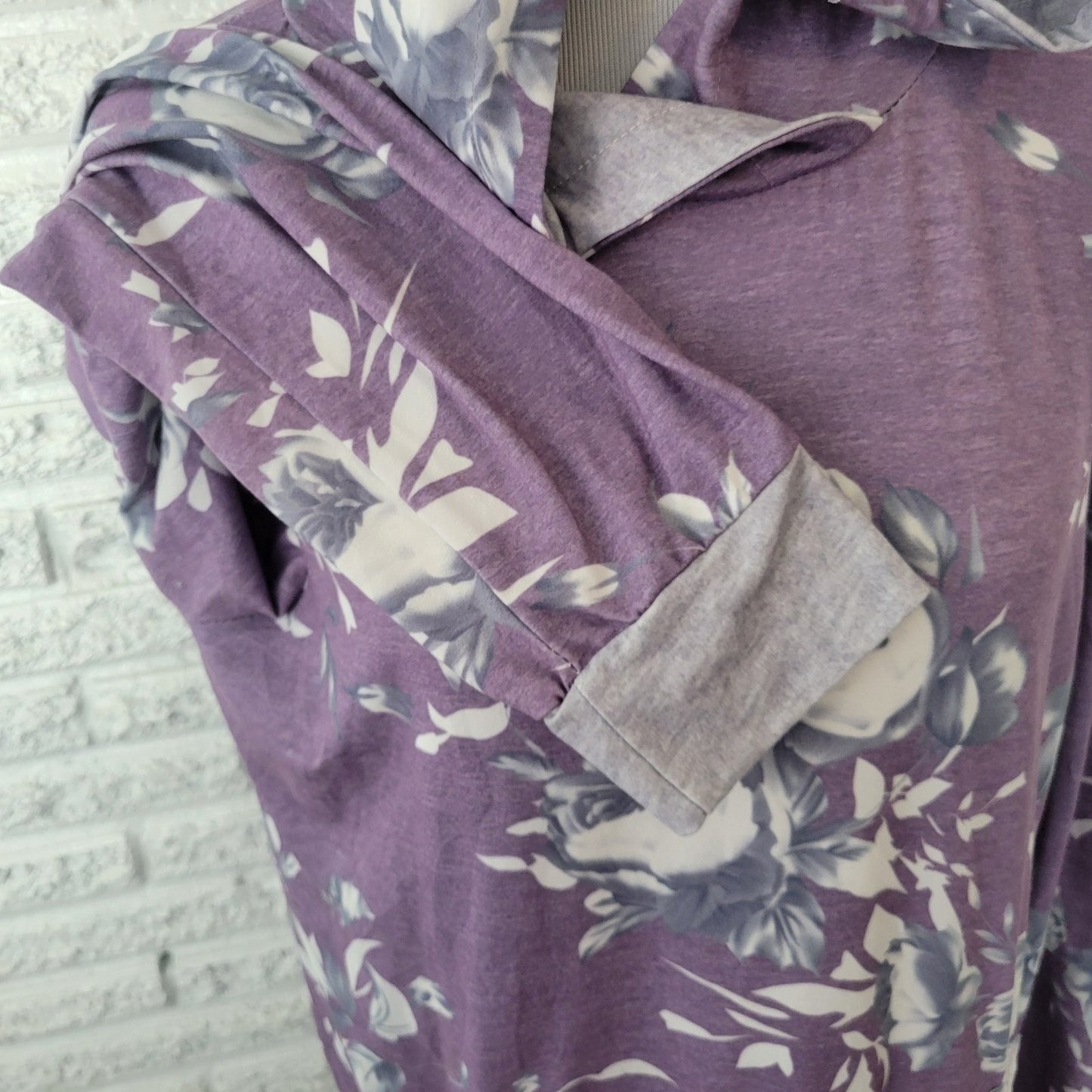 Womens Top Extra Large XL Tee Hoodie Lavender Floral Pockets Poly Blend Casual