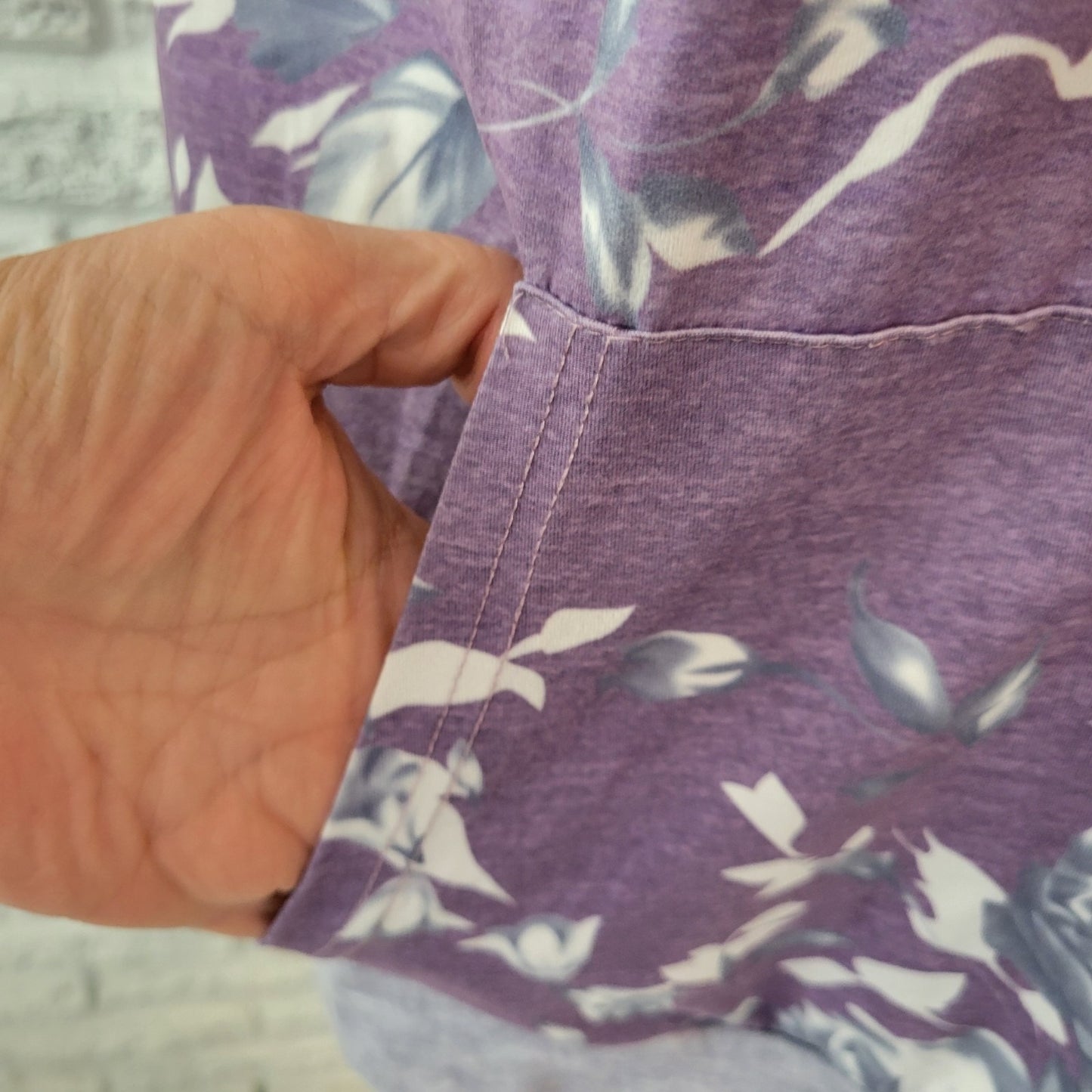 Womens Top Extra Large XL Tee Hoodie Lavender Floral Pockets Poly Blend Casual