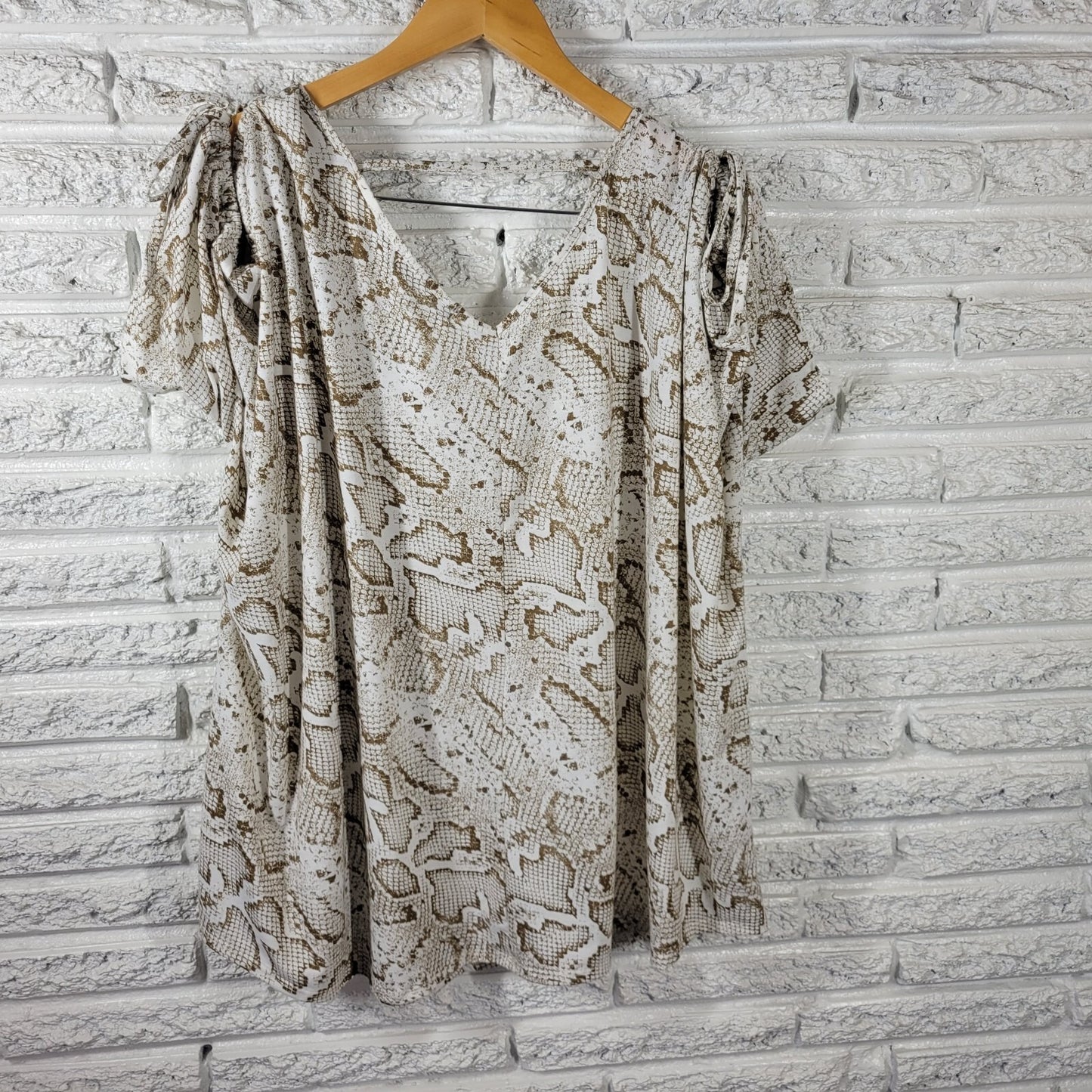 Absolutely Famous Womens Top 3X Plus 3/4 Sleeve Open Back Tan Cold Shoulder