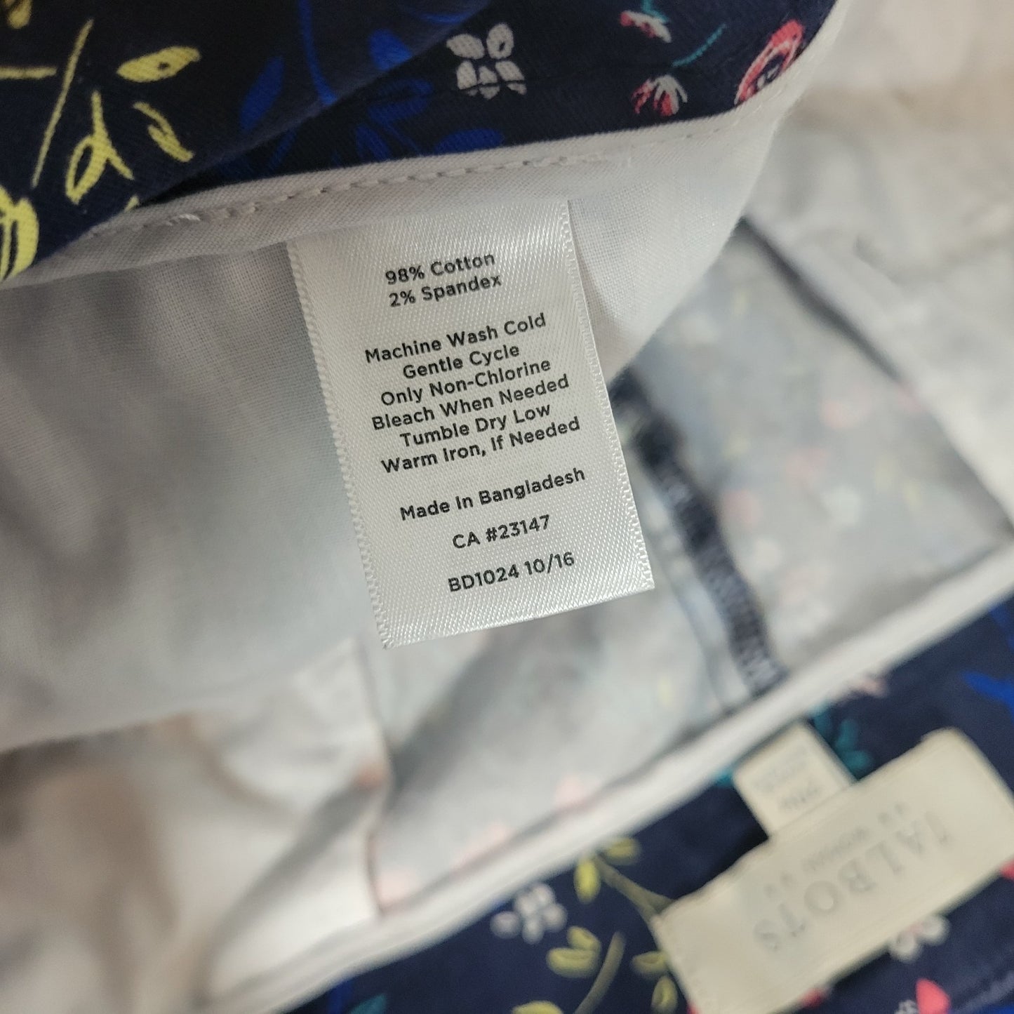 Talbots Womens Pants 20W Plus Capri Blue Floral Zip Fly Comfy Pockets Casual