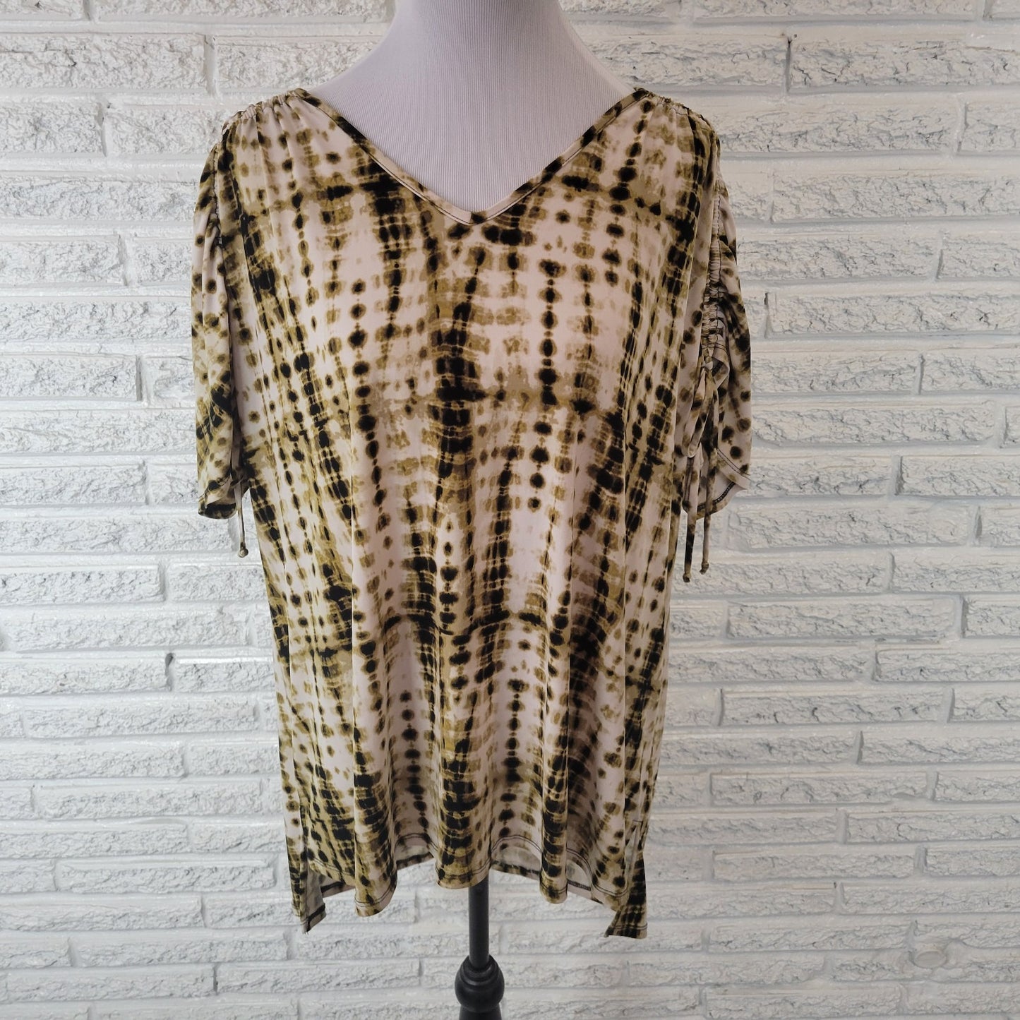 Cato Est 1946 Womens Top Extra Large XL Tan Black Watercolor Poly Blend Comfy