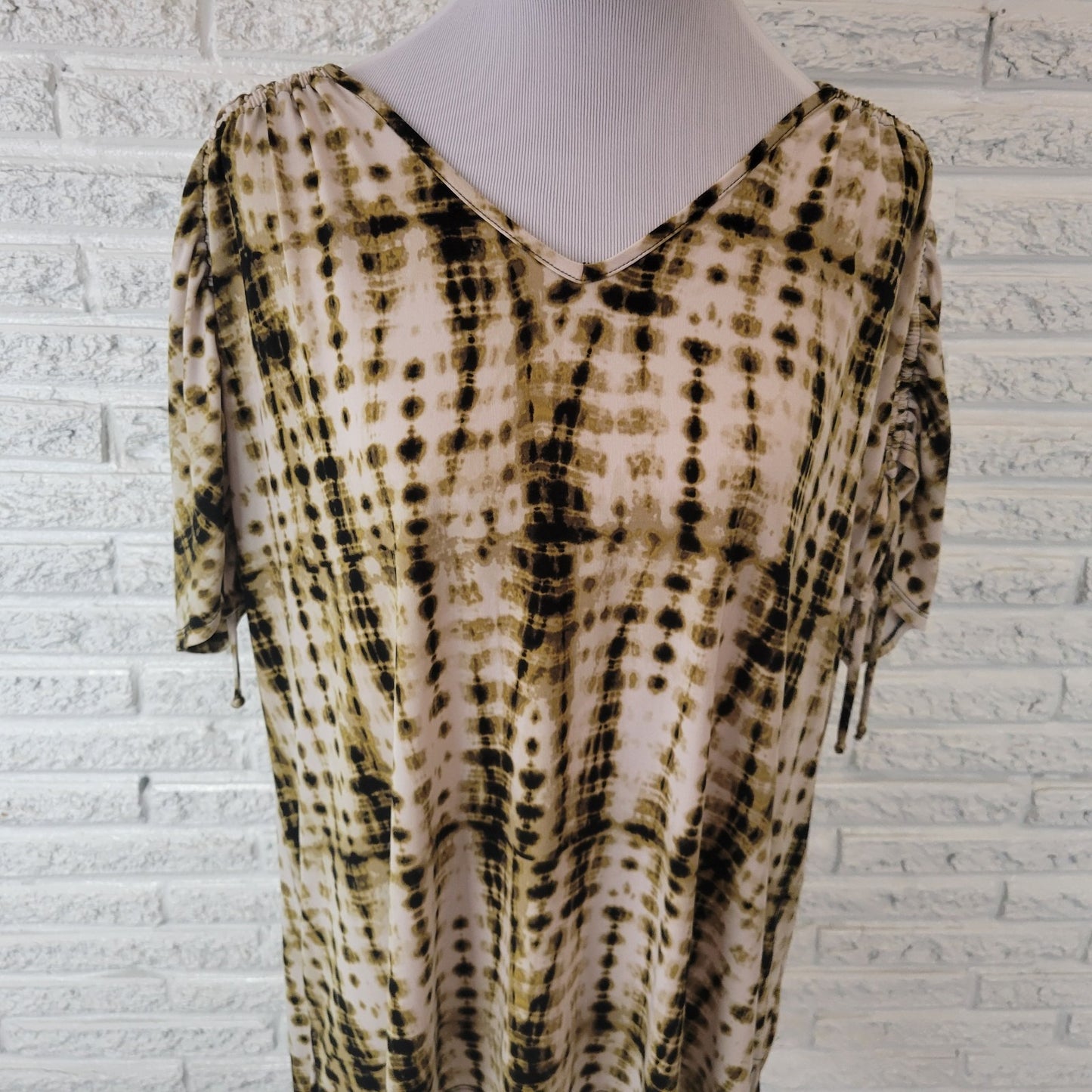 Cato Est 1946 Womens Top Extra Large XL Tan Black Watercolor Poly Blend Comfy