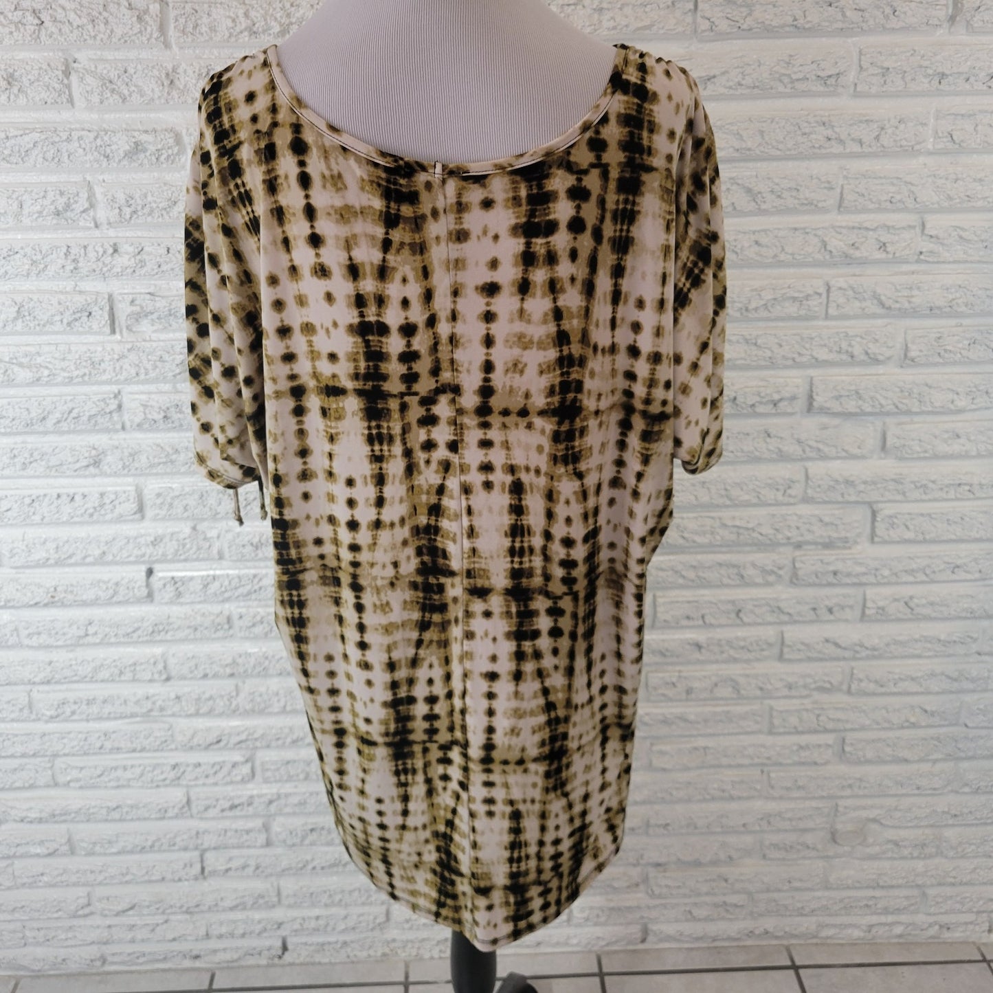 Cato Est 1946 Womens Top Extra Large XL Tan Black Watercolor Poly Blend Comfy