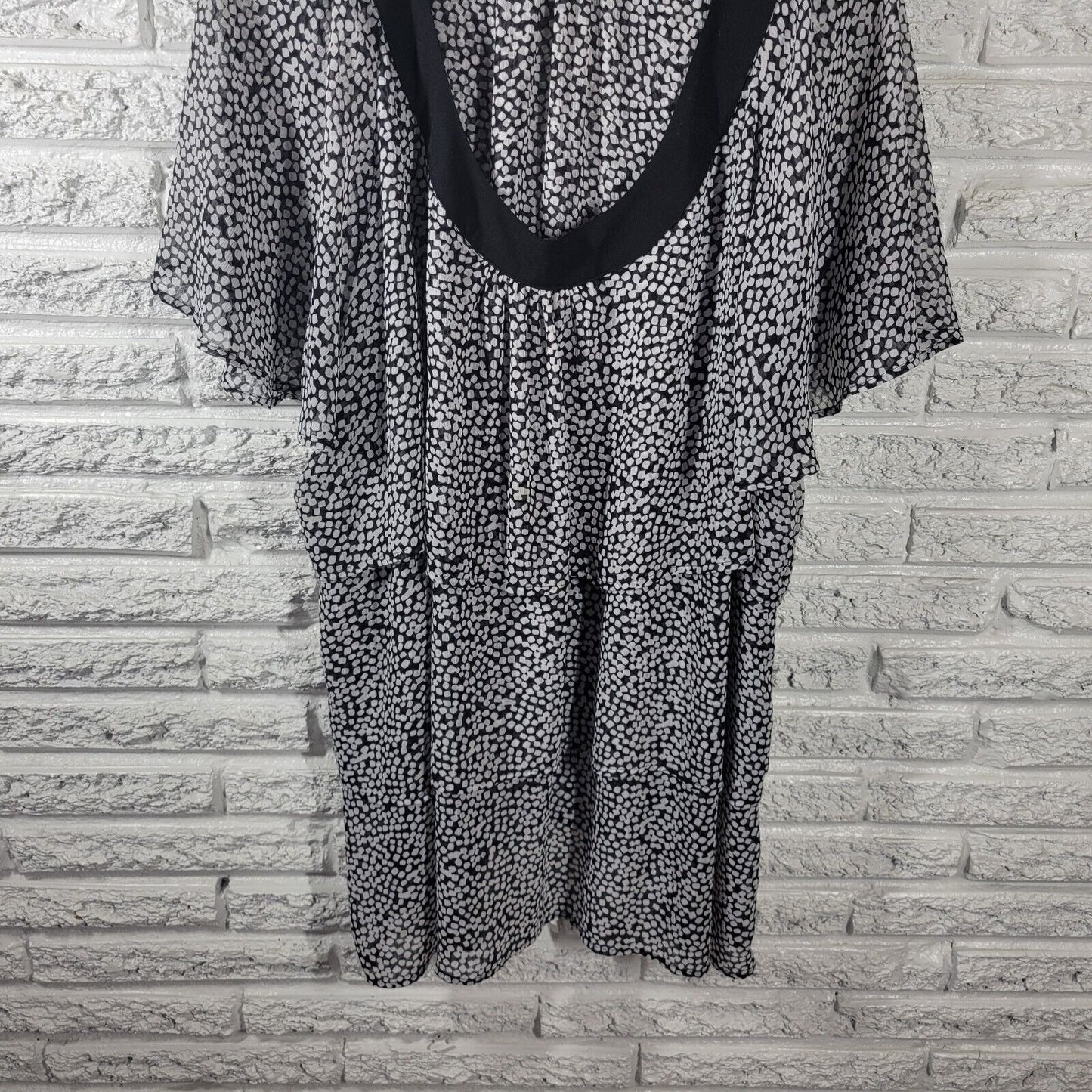 Avenue Women Top 26 28 Plus Tunic Flutter Sleeve White Squares Ruffle Sheer